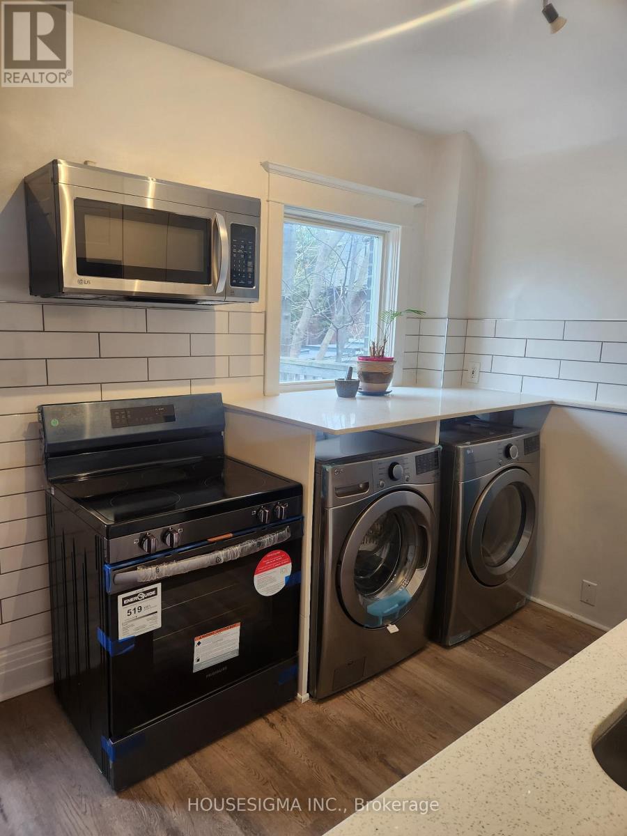 256 Woodbine Avenue, Toronto, Ontario  M4L 3P2 - Photo 17 - E13725718