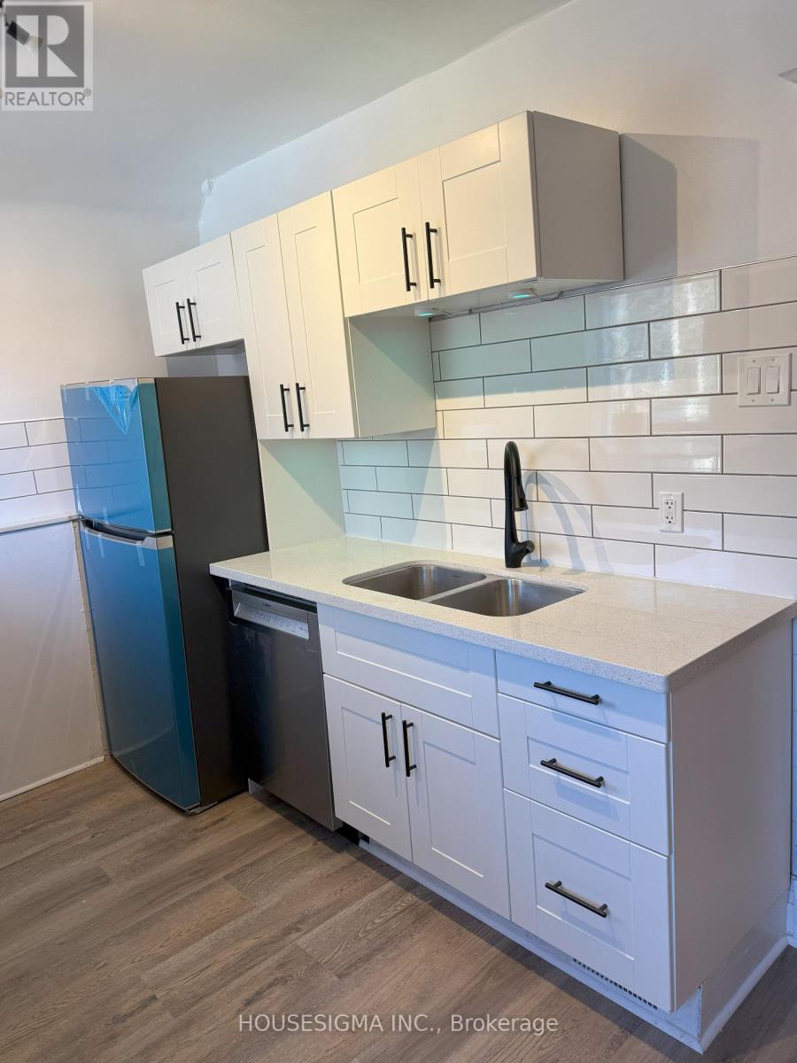 256 Woodbine Avenue, Toronto, Ontario  M4L 3P2 - Photo 18 - E13725718
