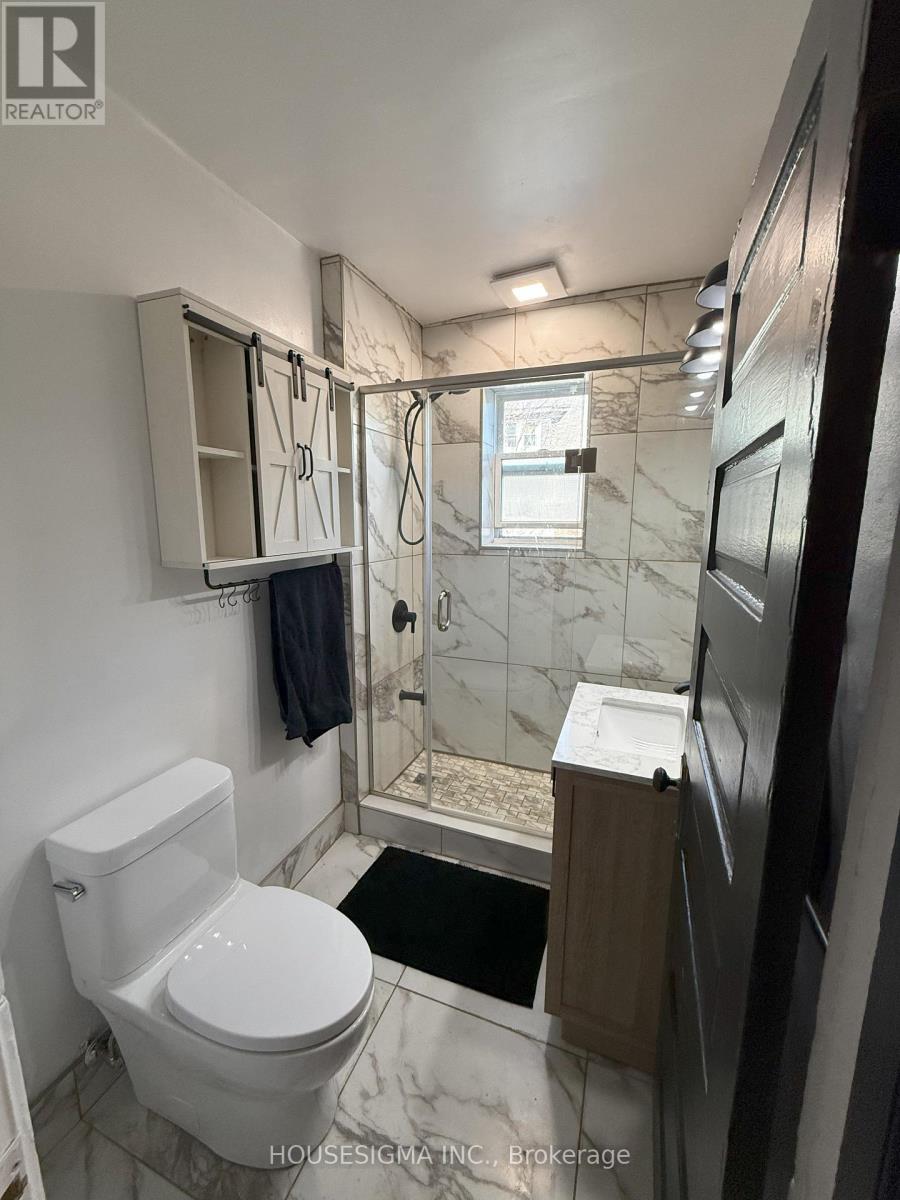 256 Woodbine Avenue, Toronto, Ontario  M4L 3P2 - Photo 8 - E13725718