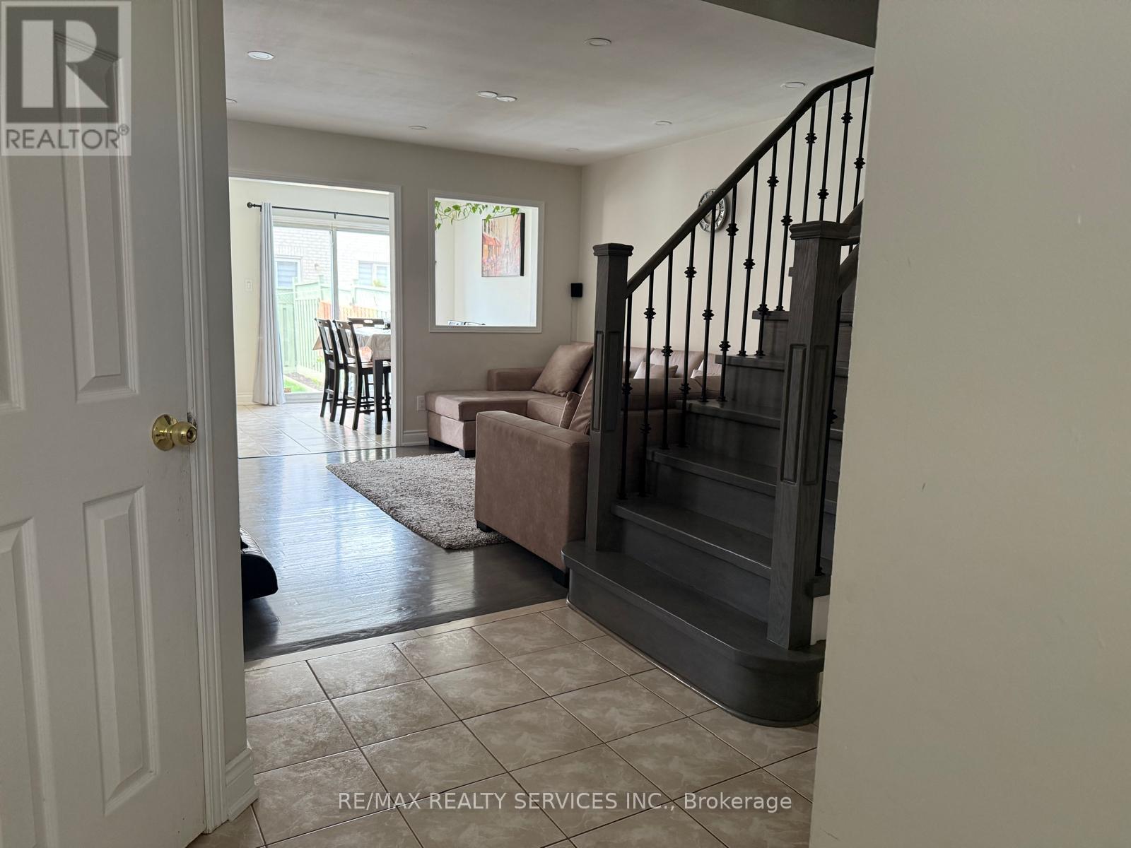 26 Penguin Lane, Brampton, Ontario  L6R 2C1 - Photo 2 - W13725704