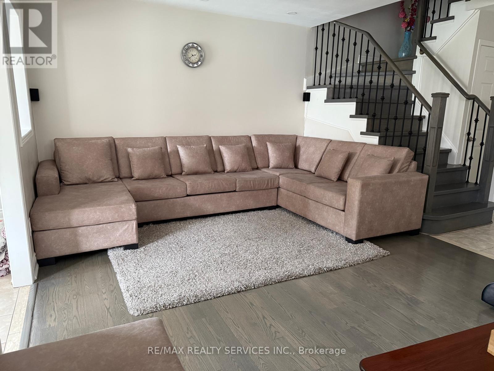 26 Penguin Lane, Brampton, Ontario  L6R 2C1 - Photo 3 - W13725704