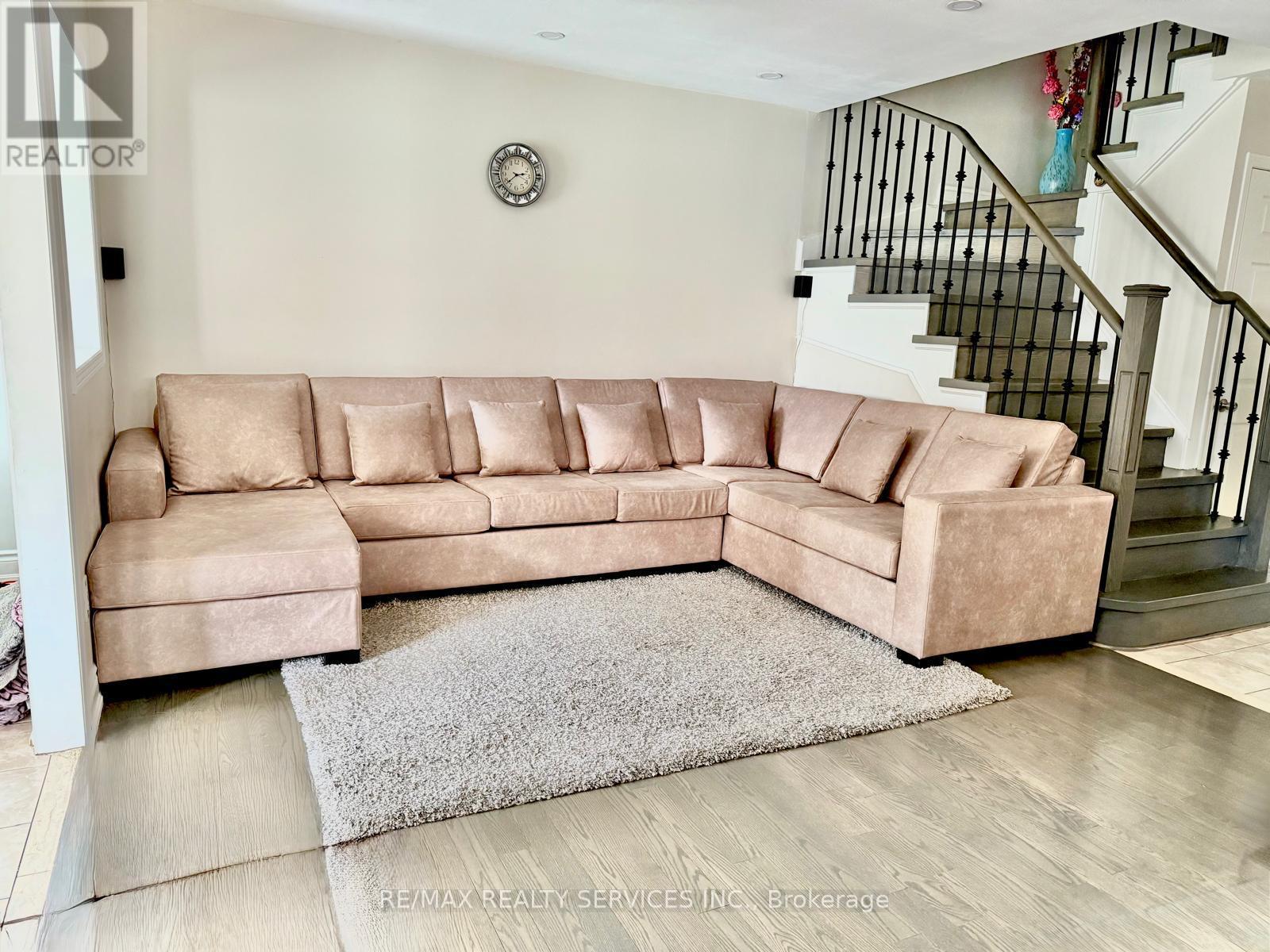 26 Penguin Lane, Brampton, Ontario  L6R 2C1 - Photo 4 - W13725704