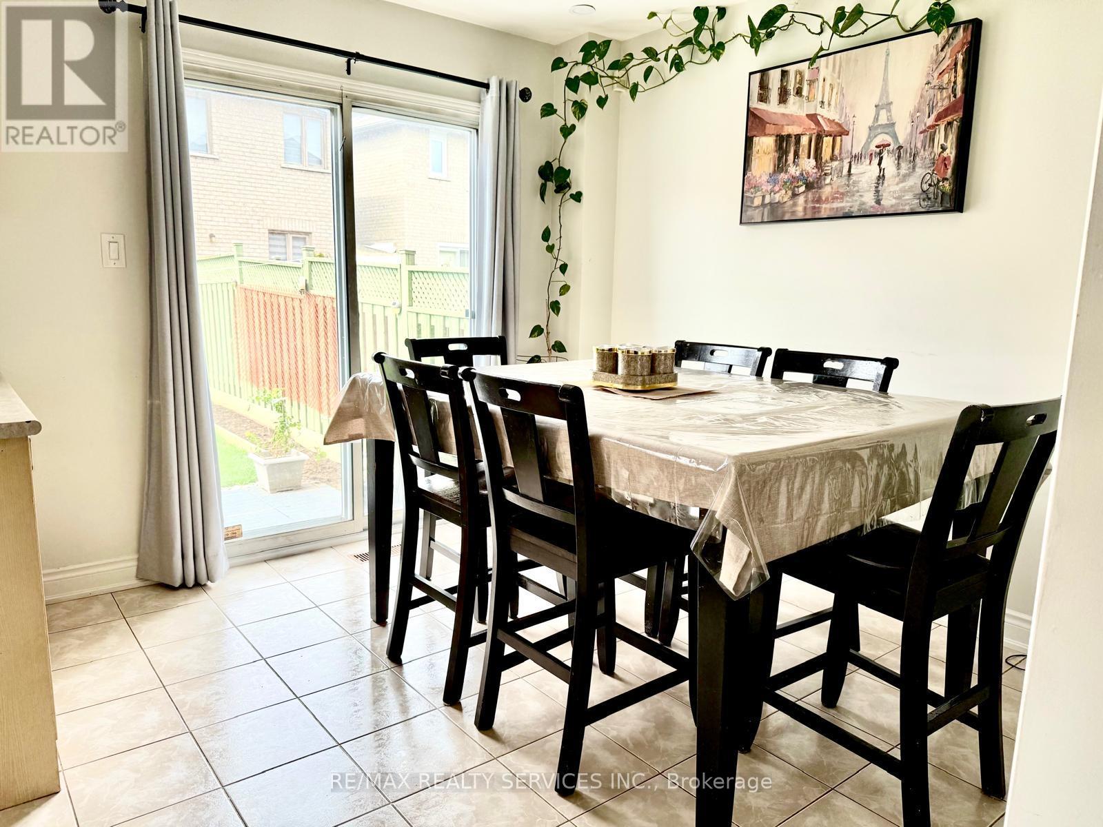 26 Penguin Lane, Brampton, Ontario  L6R 2C1 - Photo 5 - W13725704