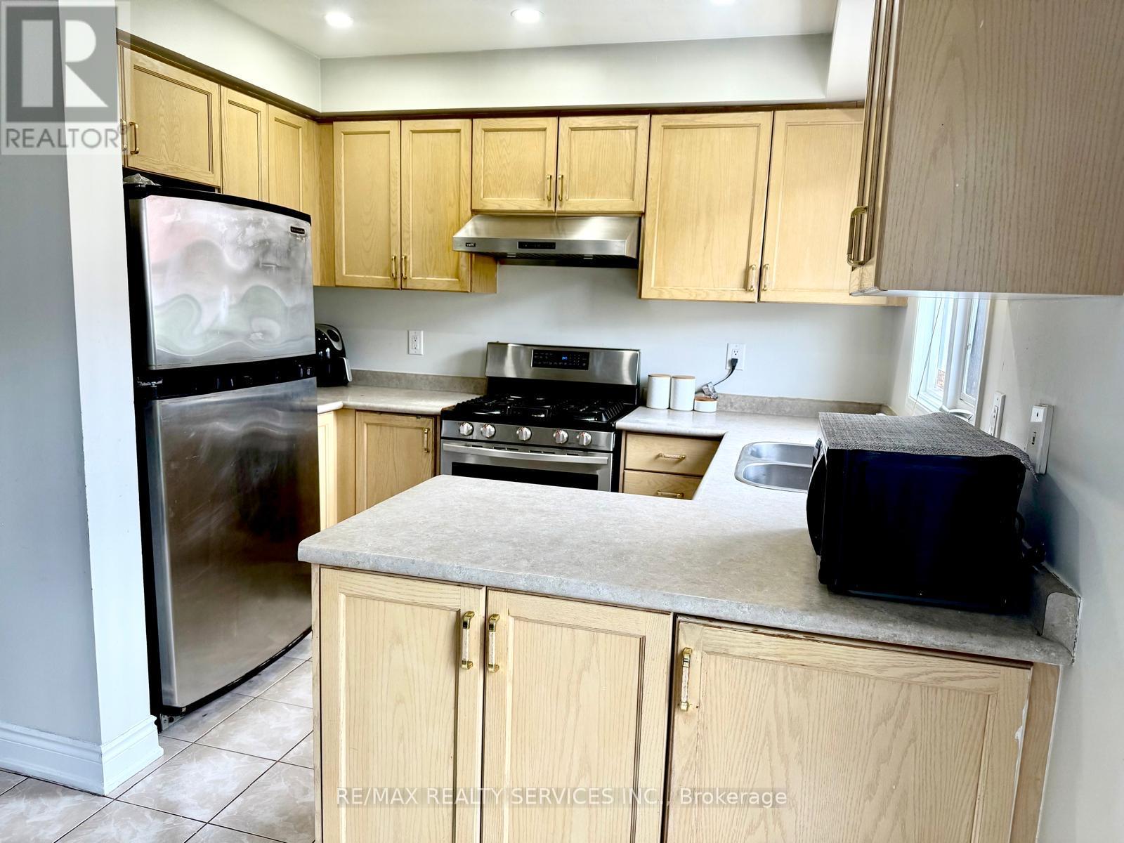 26 Penguin Lane, Brampton, Ontario  L6R 2C1 - Photo 6 - W13725704