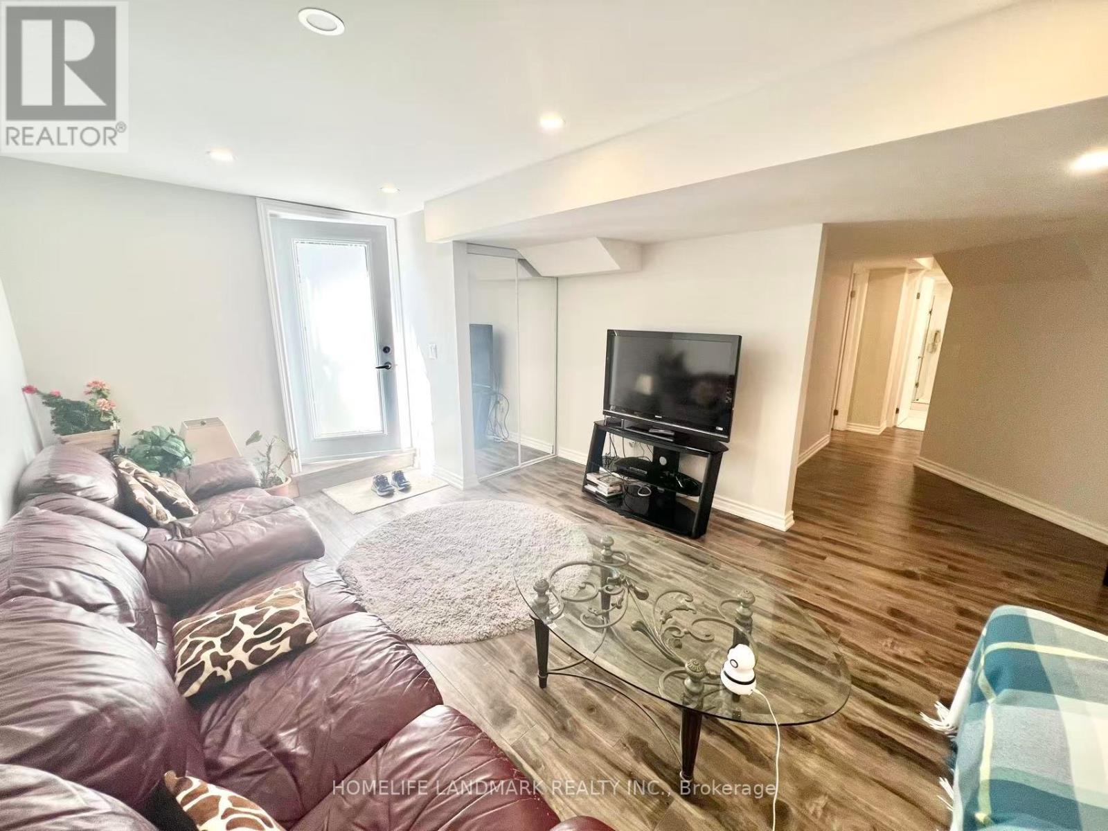 18 Fountain Court, Richmond Hill, Ontario  L4S 2K4 - Photo 5 - N13725736