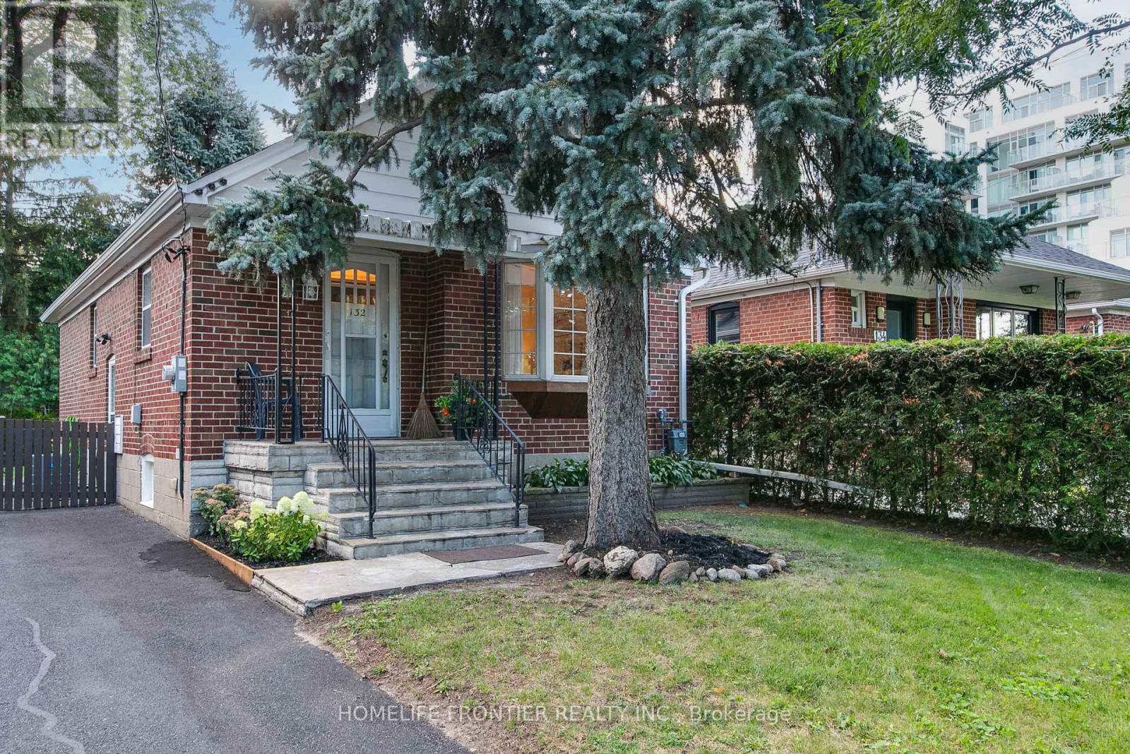 132 WESLEY STREET, Toronto, Ontario