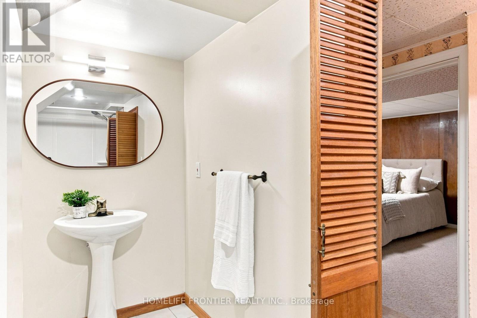 132 Wesley Street, Toronto, Ontario  M8Y 2X1 - Photo 18 - W13725732