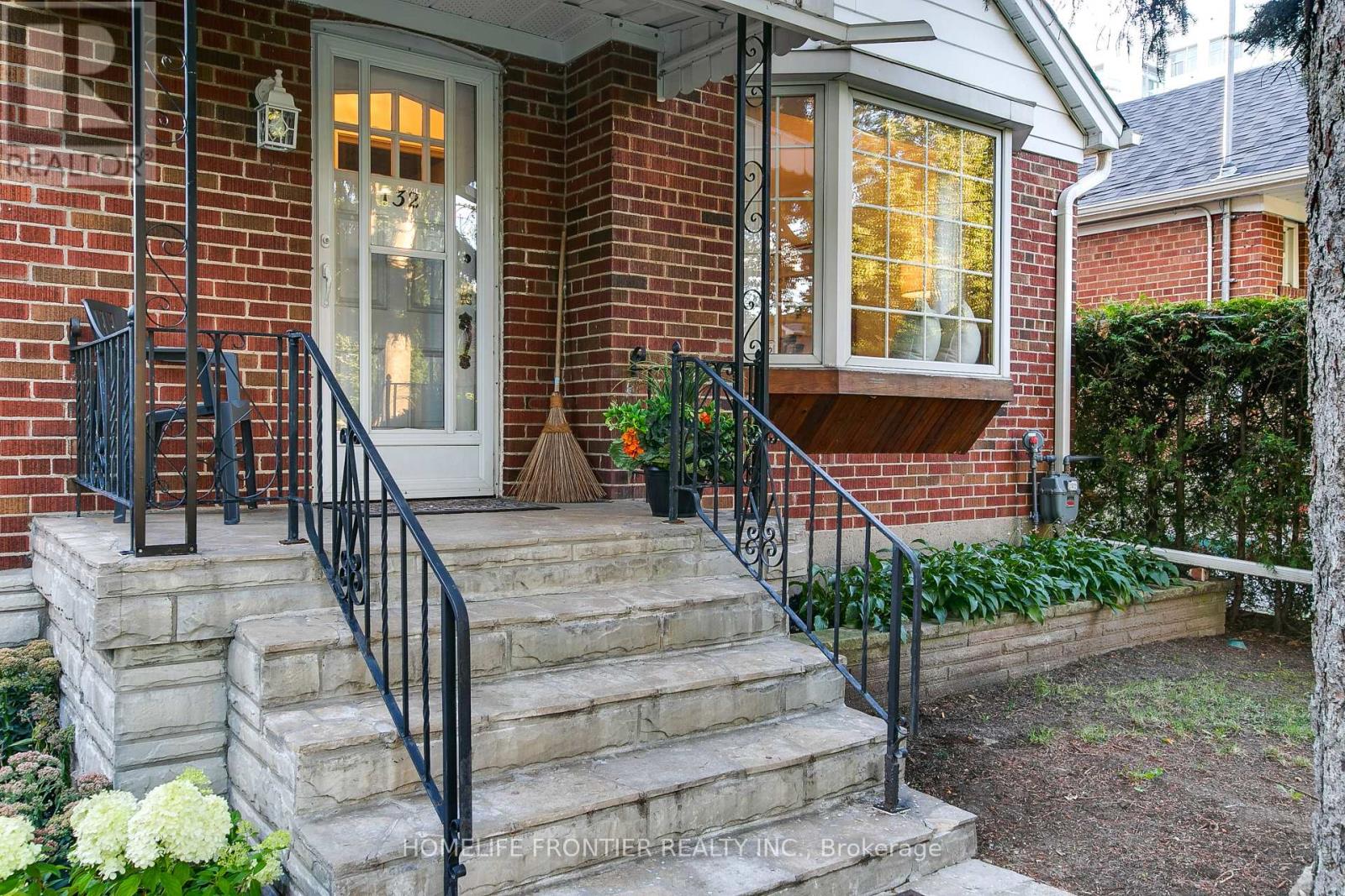132 Wesley Street, Toronto, Ontario  M8Y 2X1 - Photo 2 - W13725732
