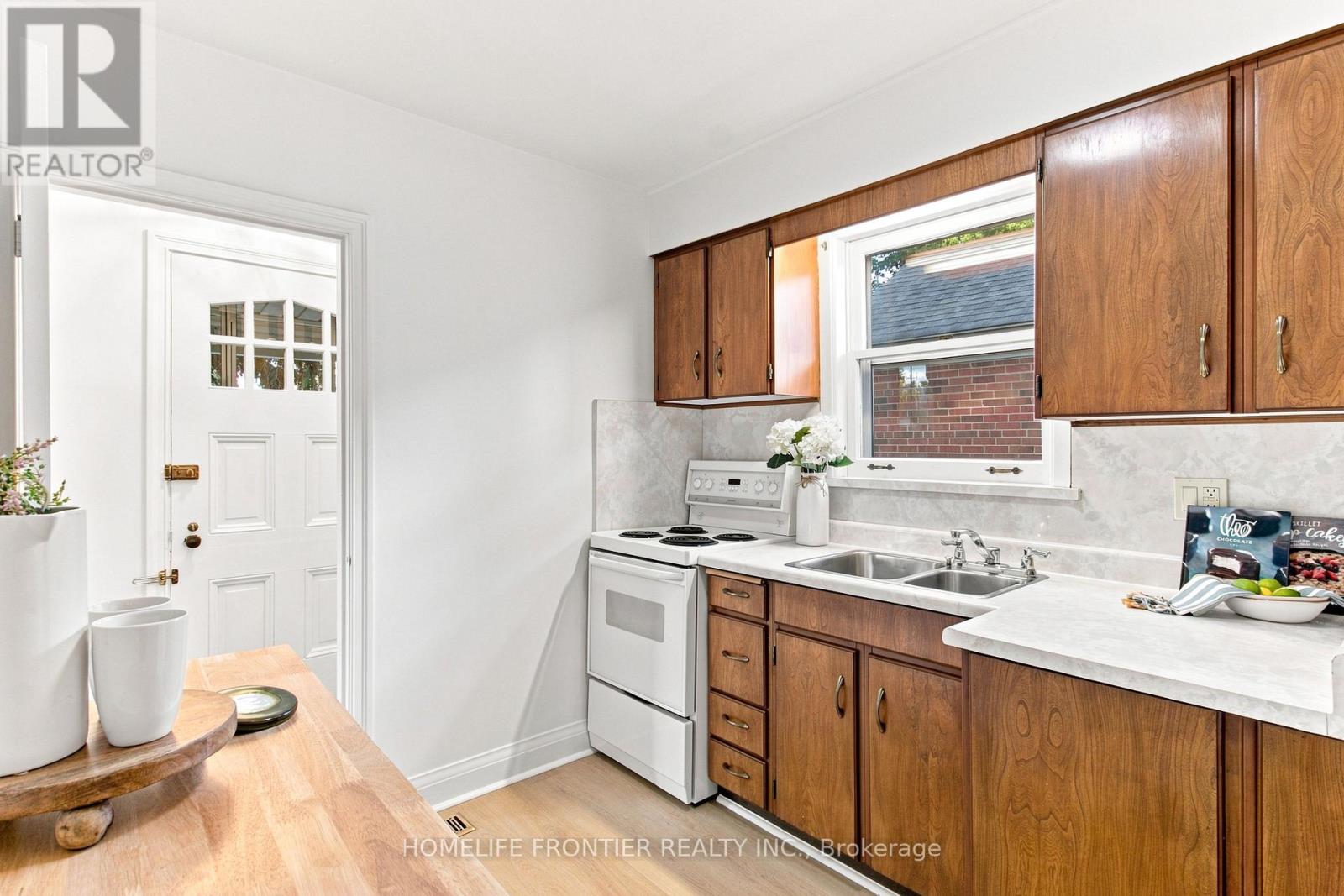 132 Wesley Street, Toronto, Ontario  M8Y 2X1 - Photo 7 - W13725732