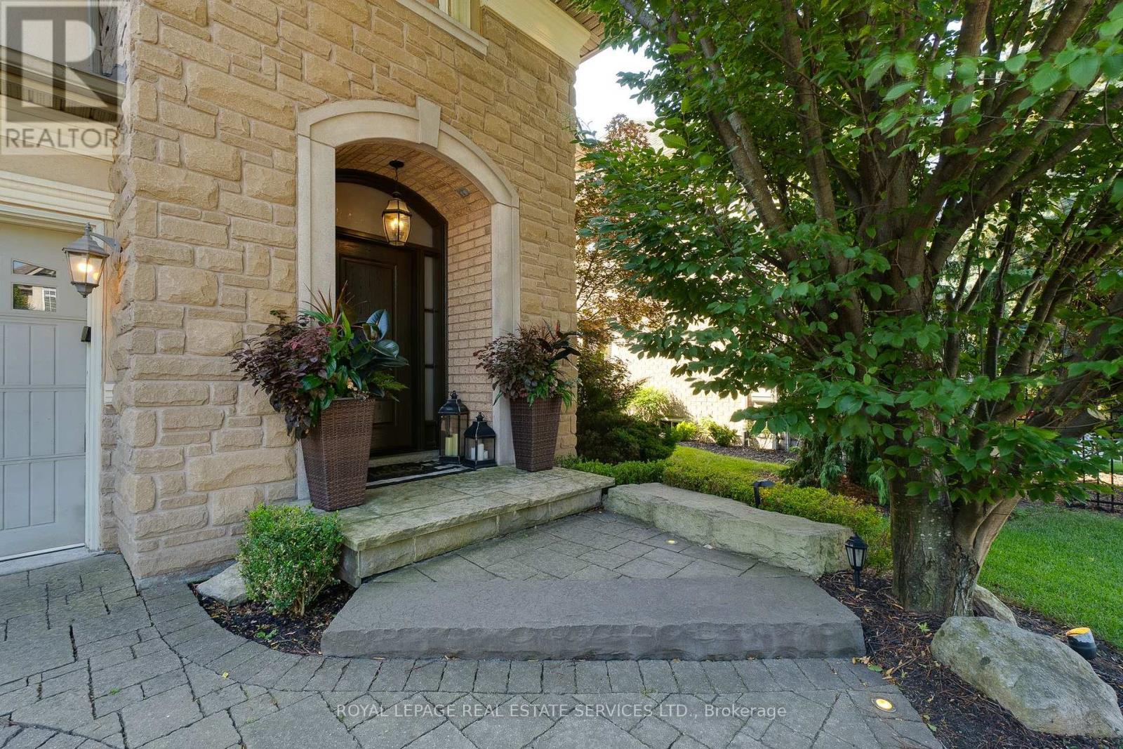 167 Innville Crescent, Oakville, Ontario  L6L 0B8 - Photo 3 - W13725746