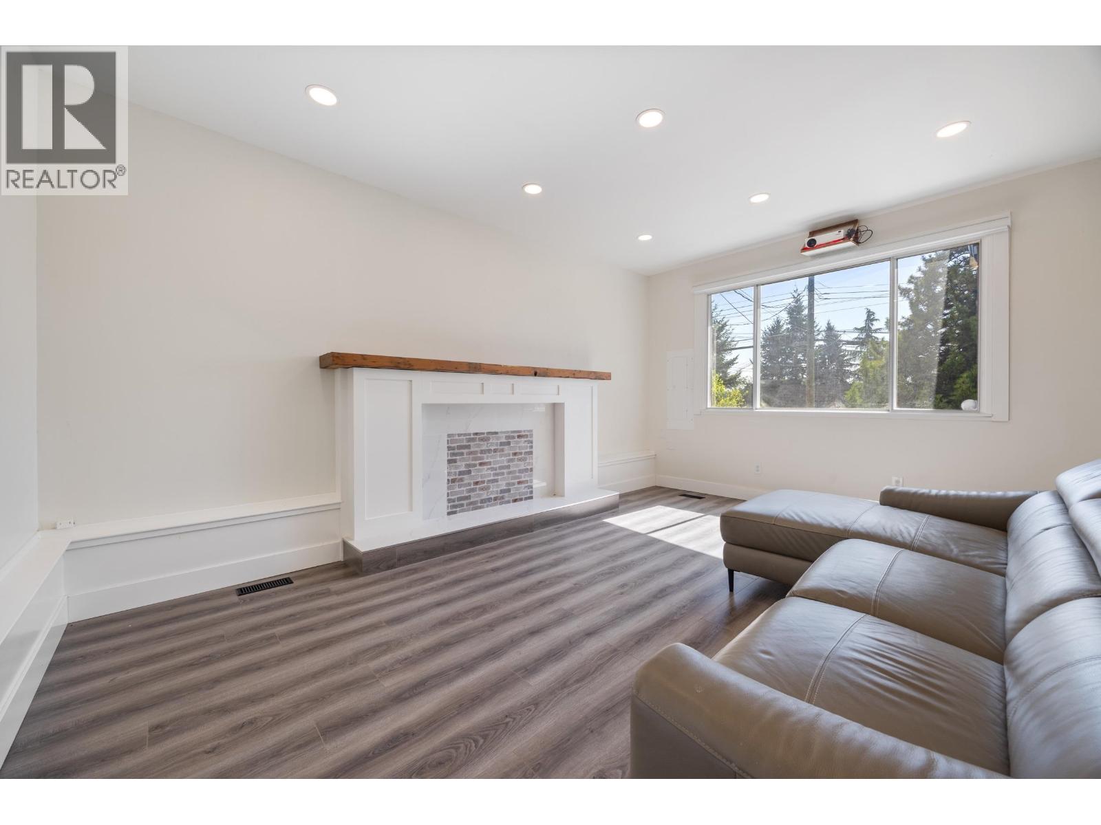 8085 10th Avenue, Burnaby, British Columbia  V3N 2S4 - Photo 10 - R3158409