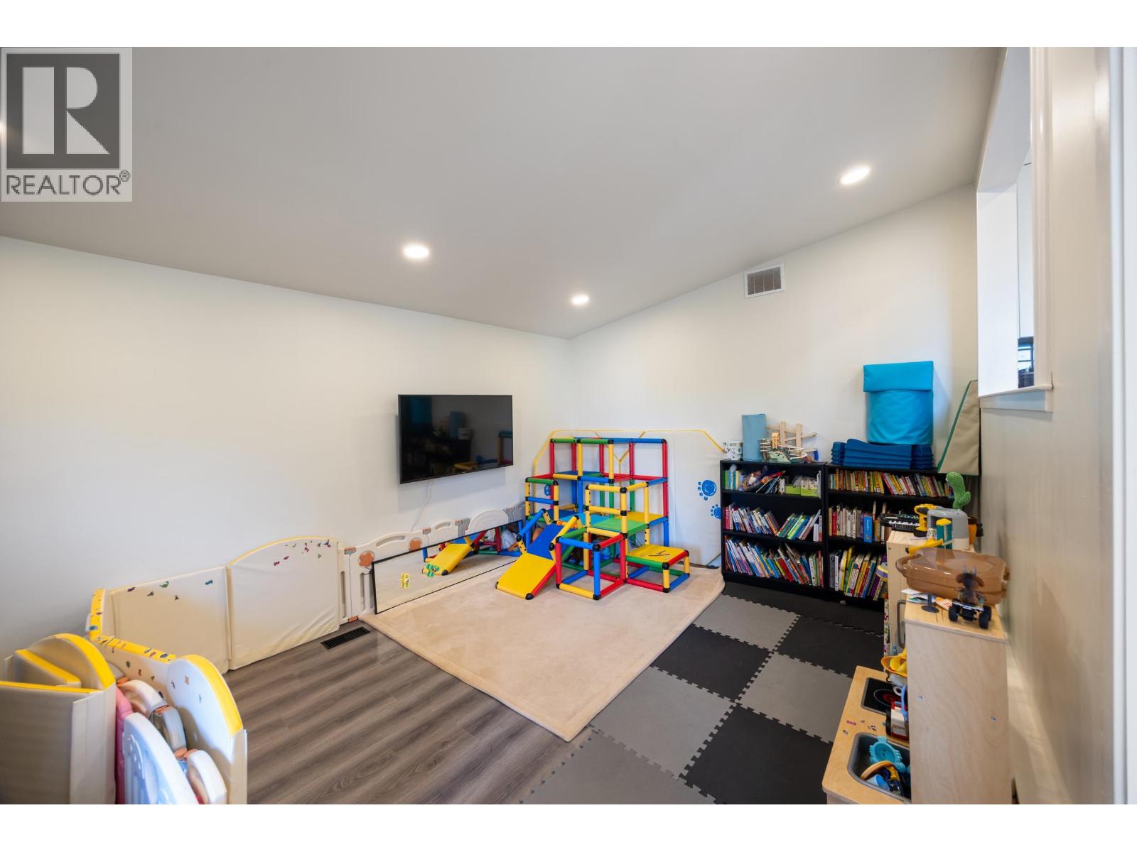 8085 10th Avenue, Burnaby, British Columbia  V3N 2S4 - Photo 34 - R3158409