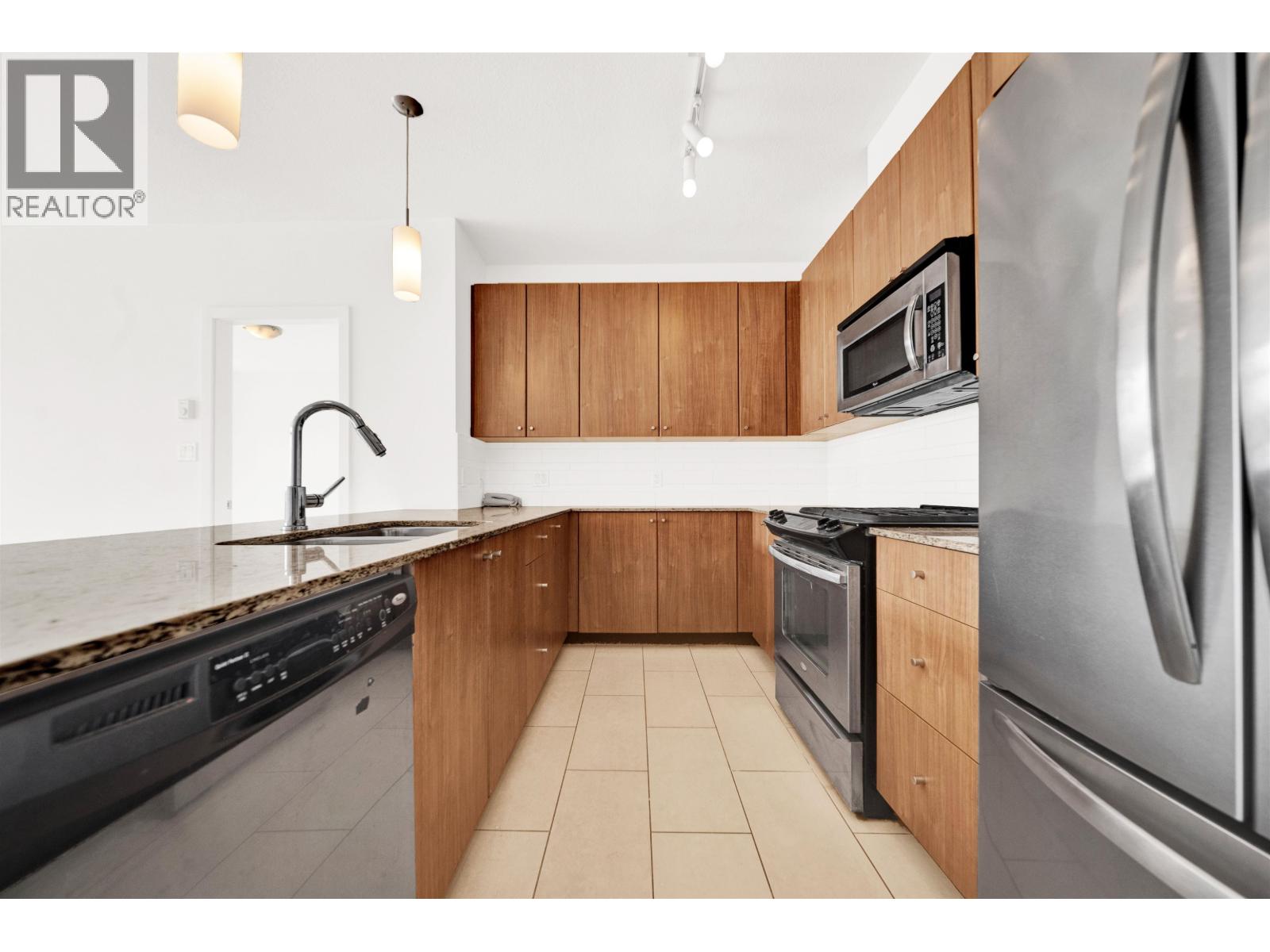 1005 280 Ross Drive, New Westminster, British Columbia  V3L 0C2 - Photo 7 - R3159116