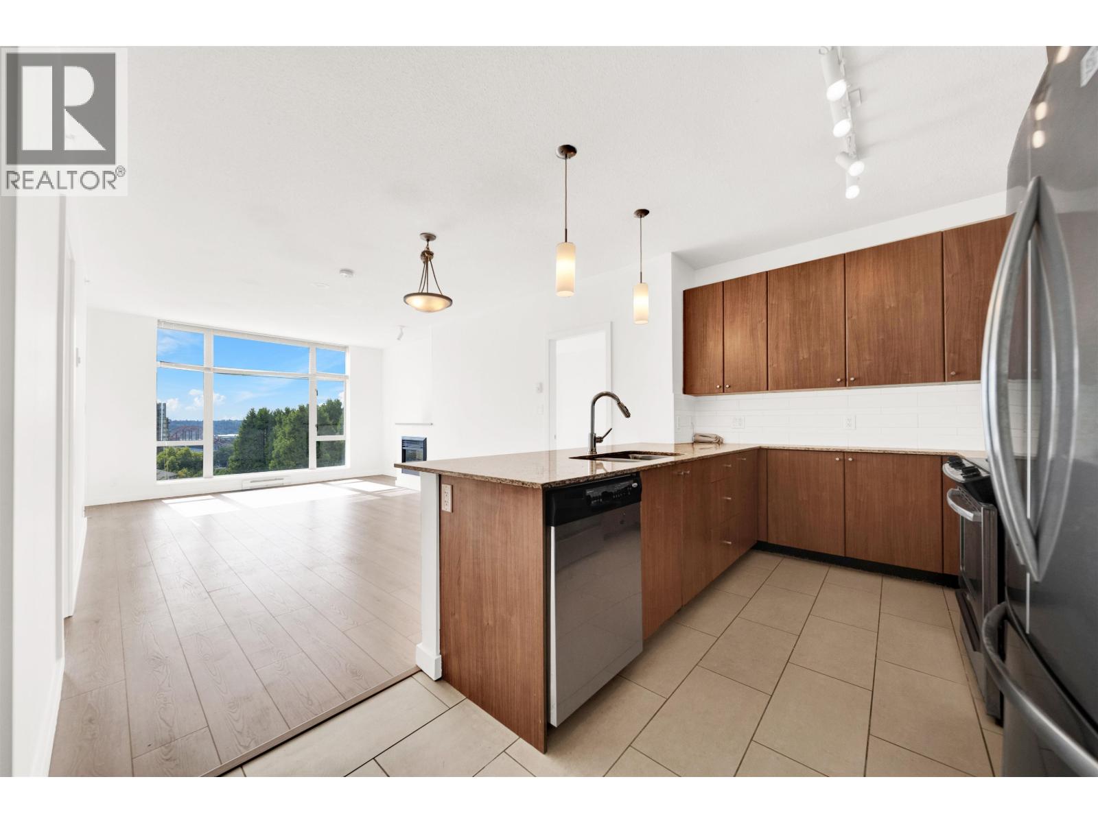 1005 280 Ross Drive, New Westminster, British Columbia  V3L 0C2 - Photo 6 - R3159116