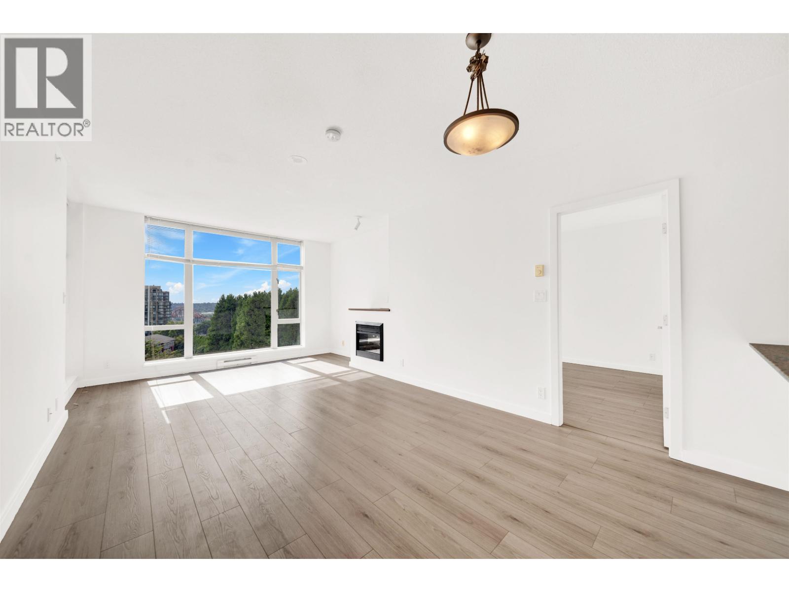 1005 280 Ross Drive, New Westminster, British Columbia  V3L 0C2 - Photo 2 - R3159116