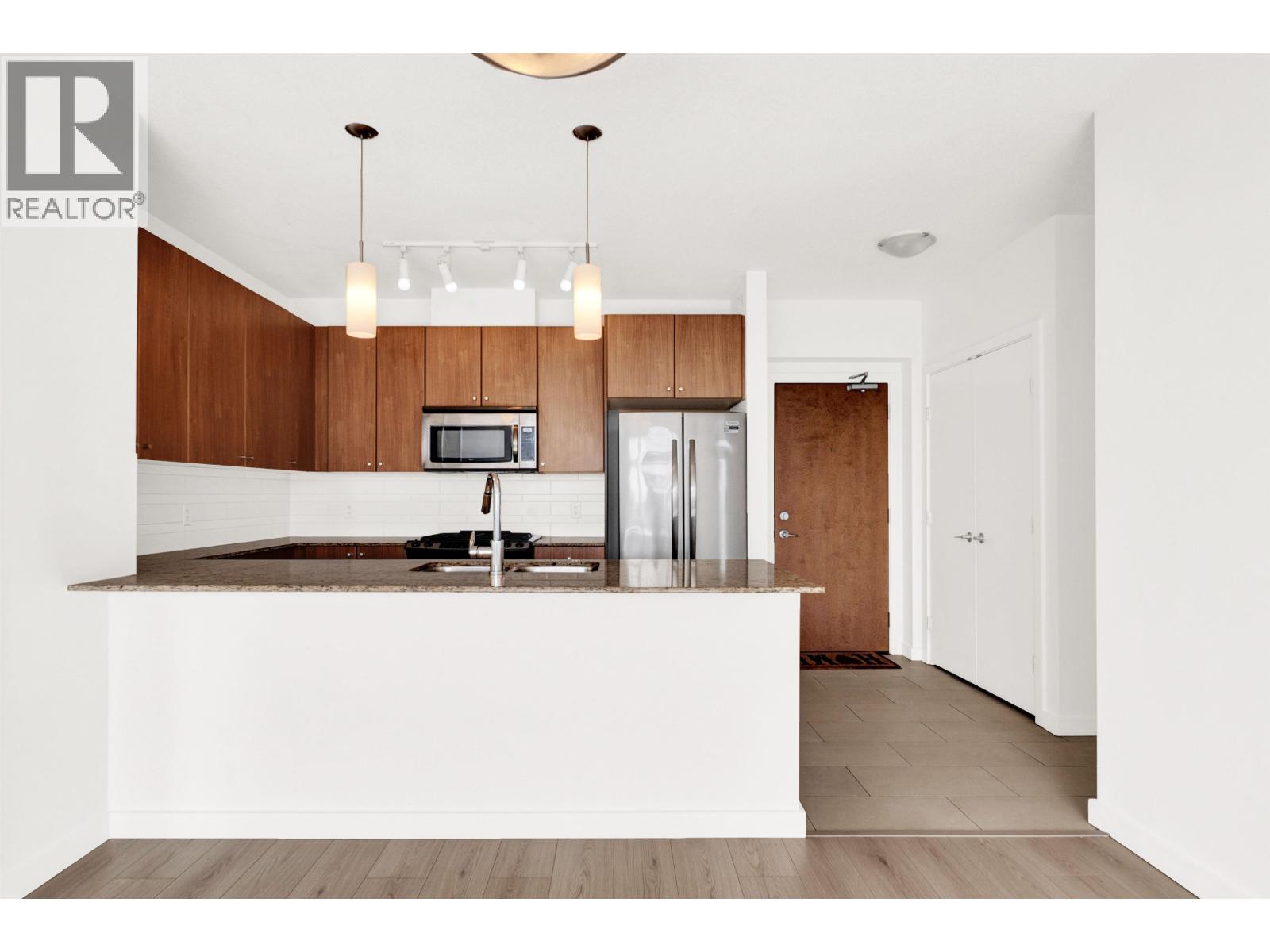 1005 280 Ross Drive, New Westminster, British Columbia  V3L 0C2 - Photo 5 - R3159116