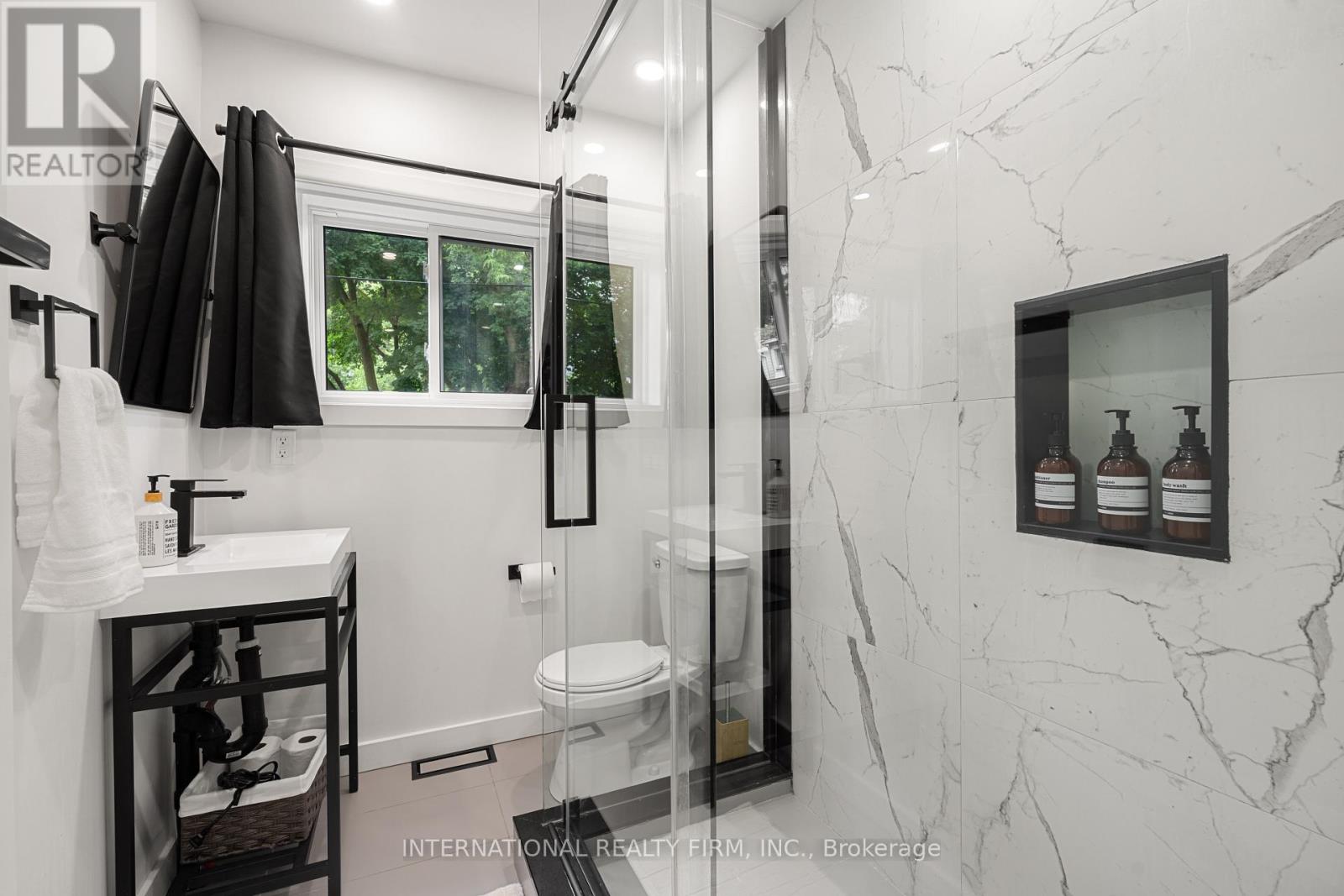 171 Duplex Avenue, Toronto, Ontario  M5P 2A8 - Photo 14 - C13725508