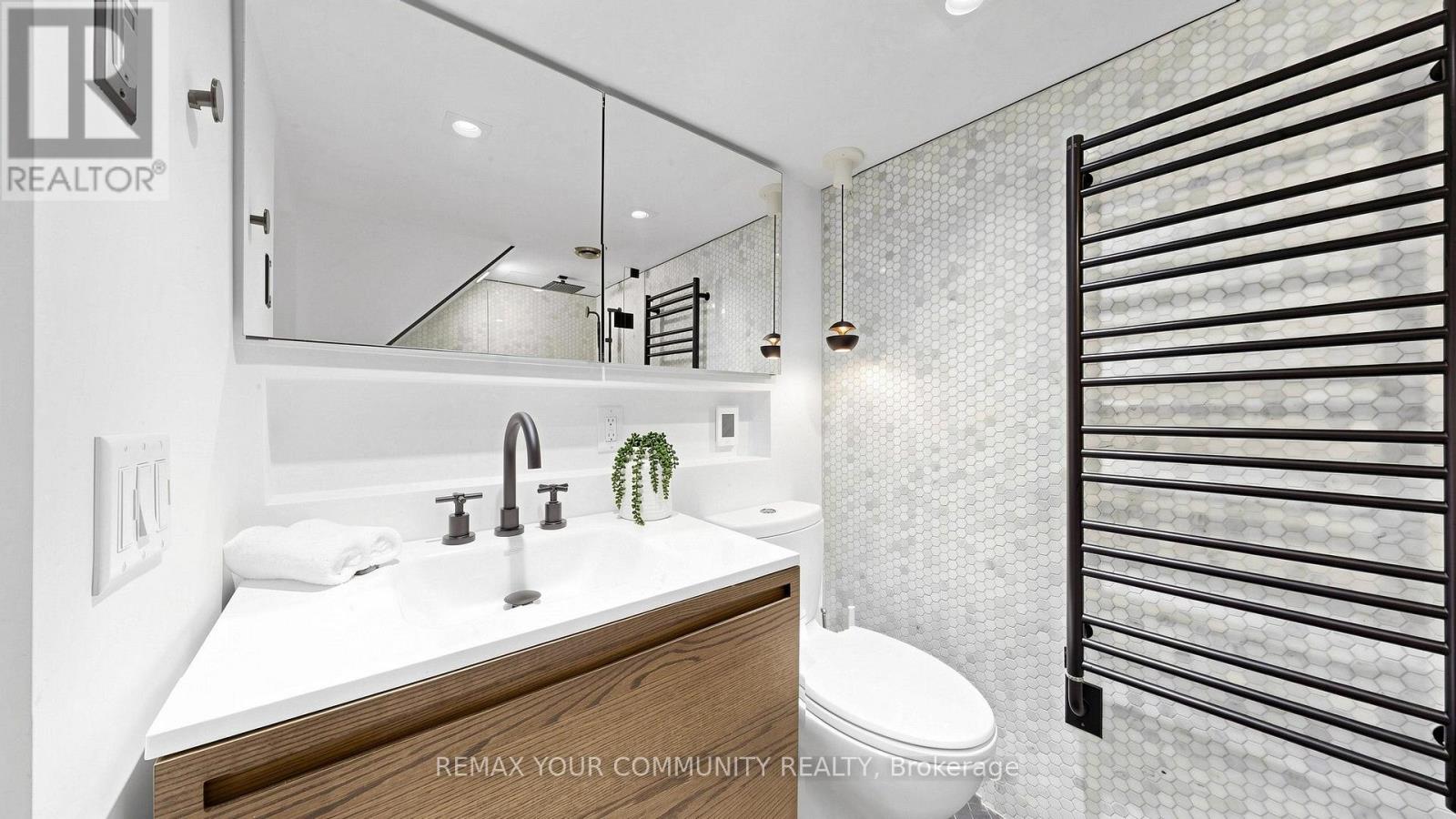 149 Jones Avenue N, Toronto, Ontario  M4M 3A2 - Photo 22 - E13722432