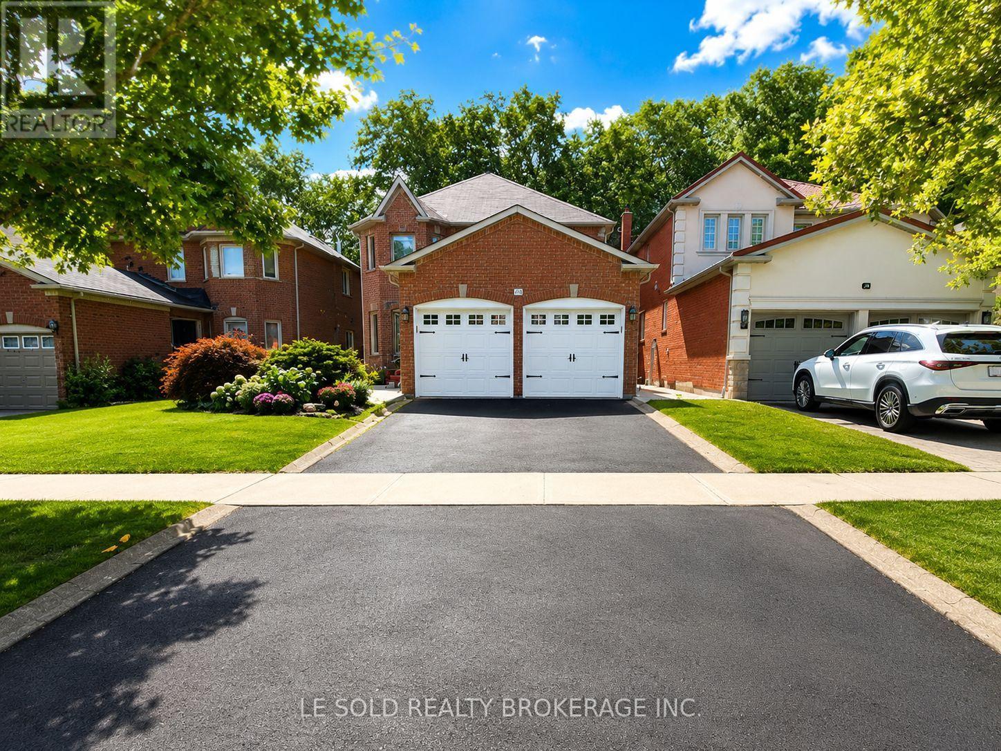76 LARRATT LANE, Richmond Hill, Ontario