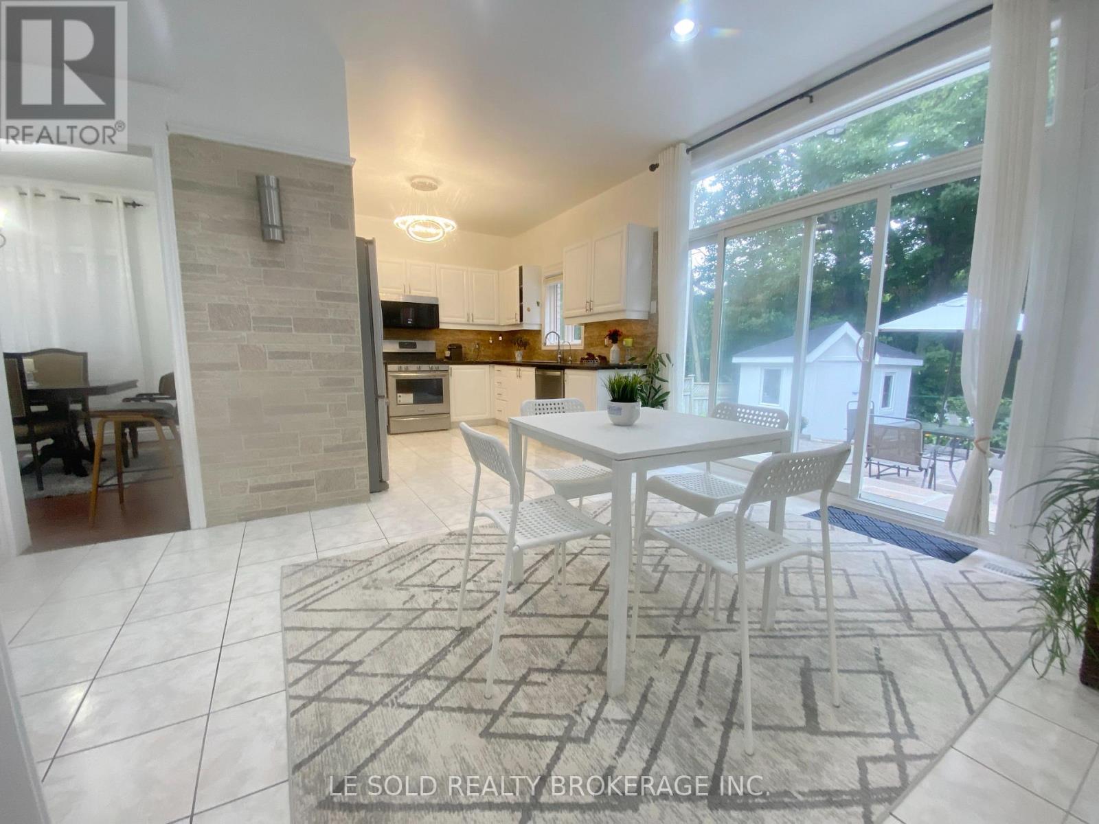 76 Larratt Lane, Richmond Hill, Ontario L4C 0E2 - Photo 10 - N13725812