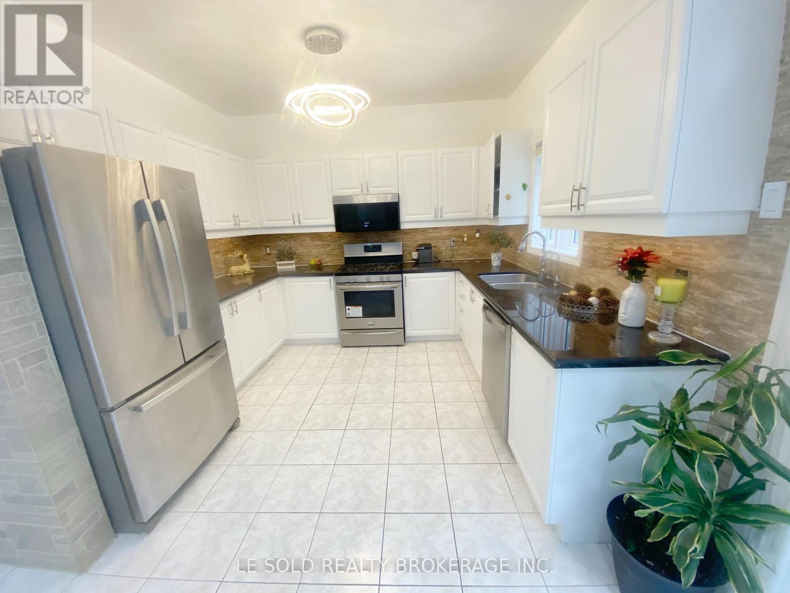 76 Larratt Lane, Richmond Hill, Ontario L4C 0E2 - Photo 11 - N13725812