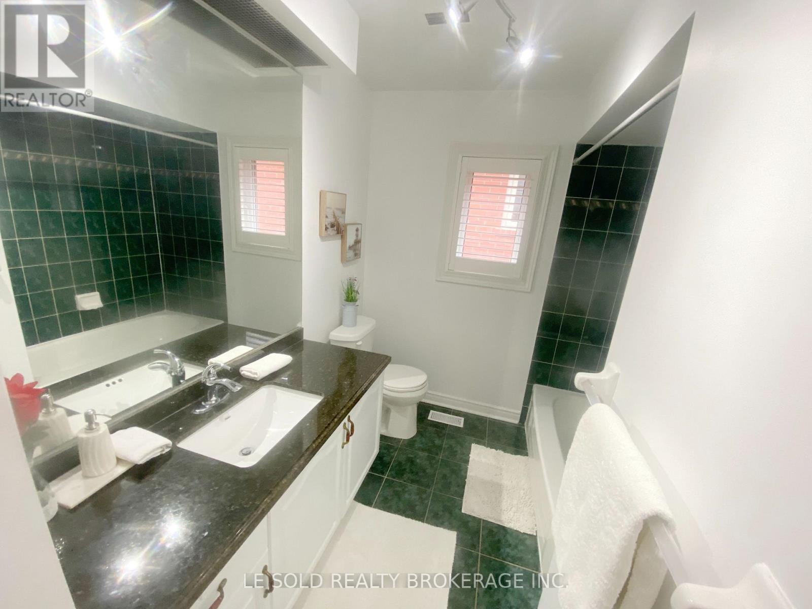 76 Larratt Lane, Richmond Hill, Ontario L4C 0E2 - Photo 28 - N13725812