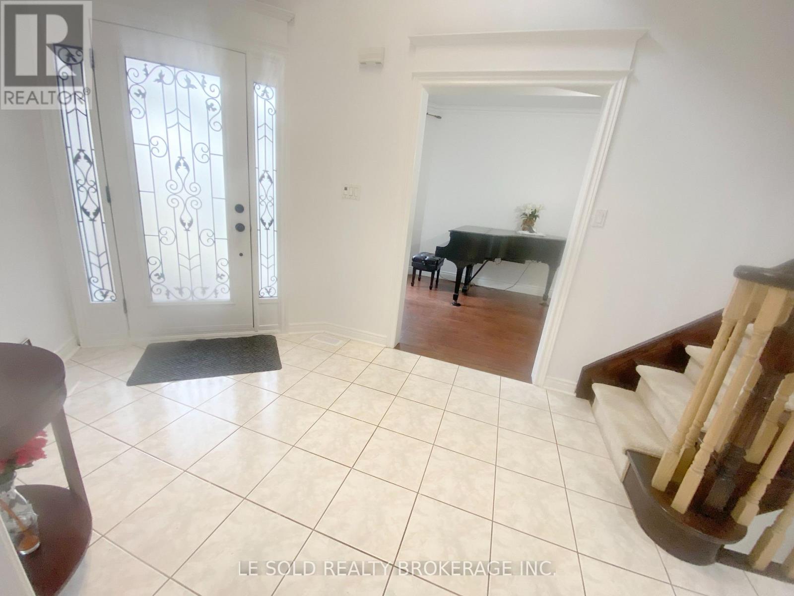 76 Larratt Lane, Richmond Hill, Ontario L4C 0E2 - Photo 3 - N13725812