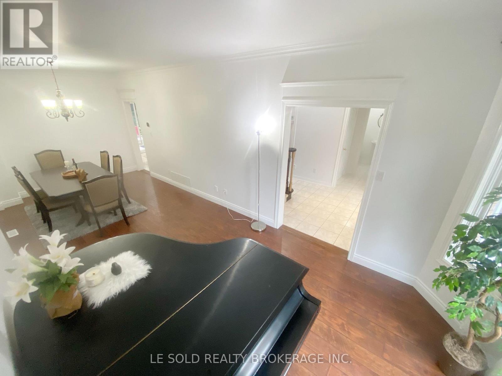 76 Larratt Lane, Richmond Hill, Ontario L4C 0E2 - Photo 4 - N13725812
