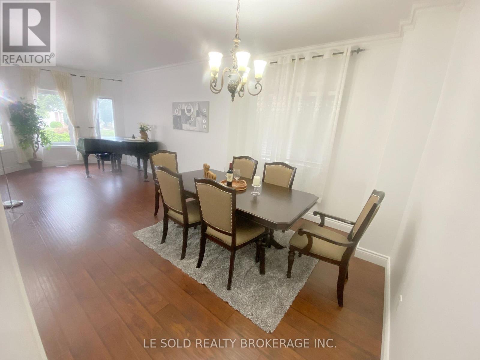 76 Larratt Lane, Richmond Hill, Ontario L4C 0E2 - Photo 5 - N13725812