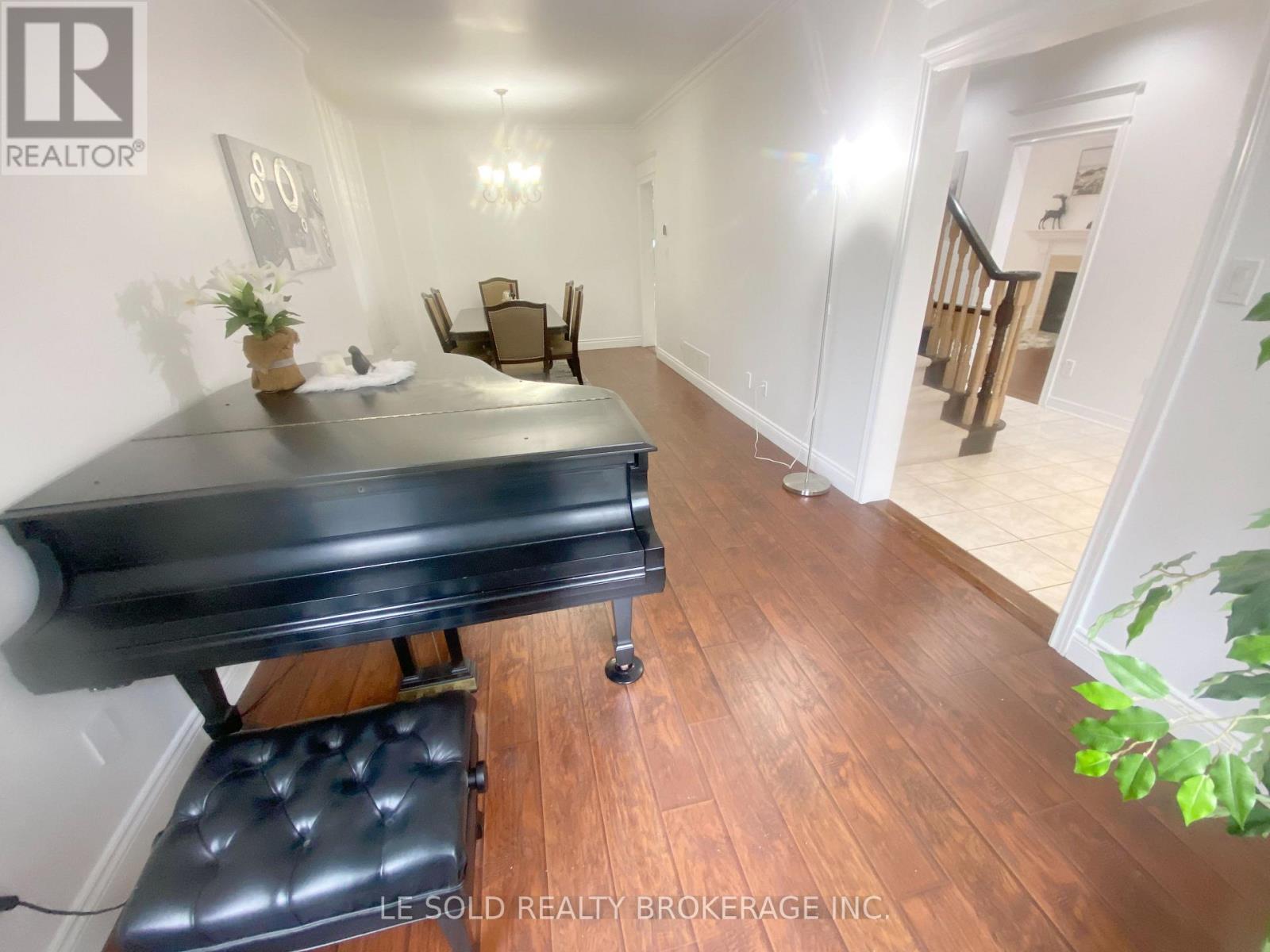 76 Larratt Lane, Richmond Hill, Ontario L4C 0E2 - Photo 6 - N13725812
