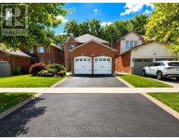 76 LARRATT LANE, Richmond Hill, Ontario