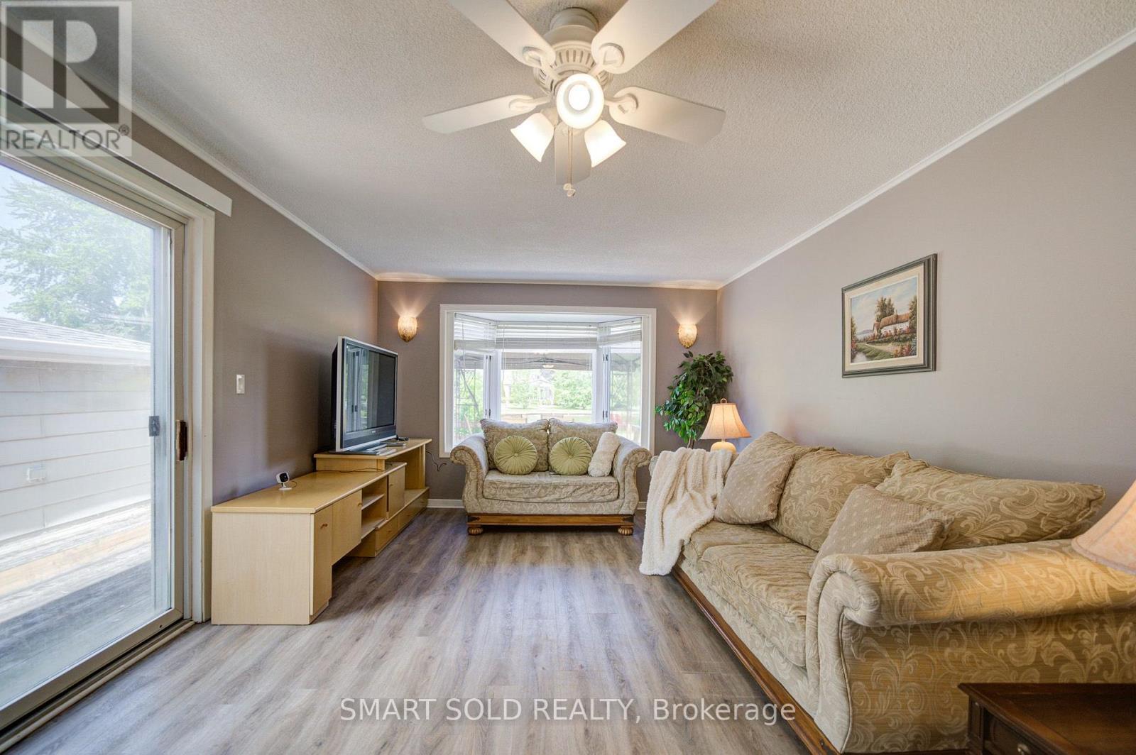 75 Lake Avenue, Ramara, Ontario  L0K 1B0 - Photo 4 - S13440282