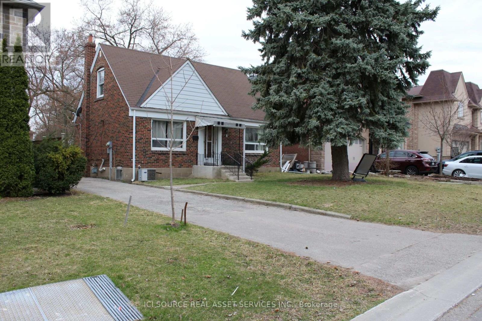 8 TALBOT ROAD, Toronto, Ontario