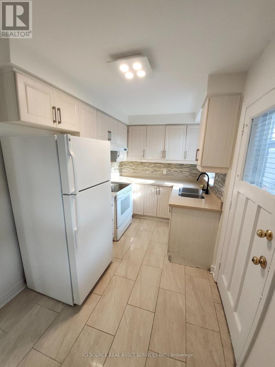 8 Talbot Road, Toronto, Ontario  M2N 2S9 - Photo 13 - C13725824