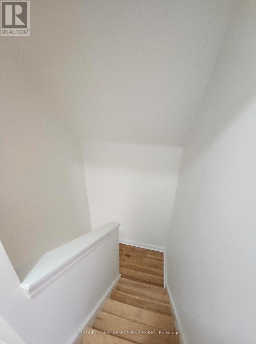 8 Talbot Road, Toronto, Ontario  M2N 2S9 - Photo 3 - C13725824