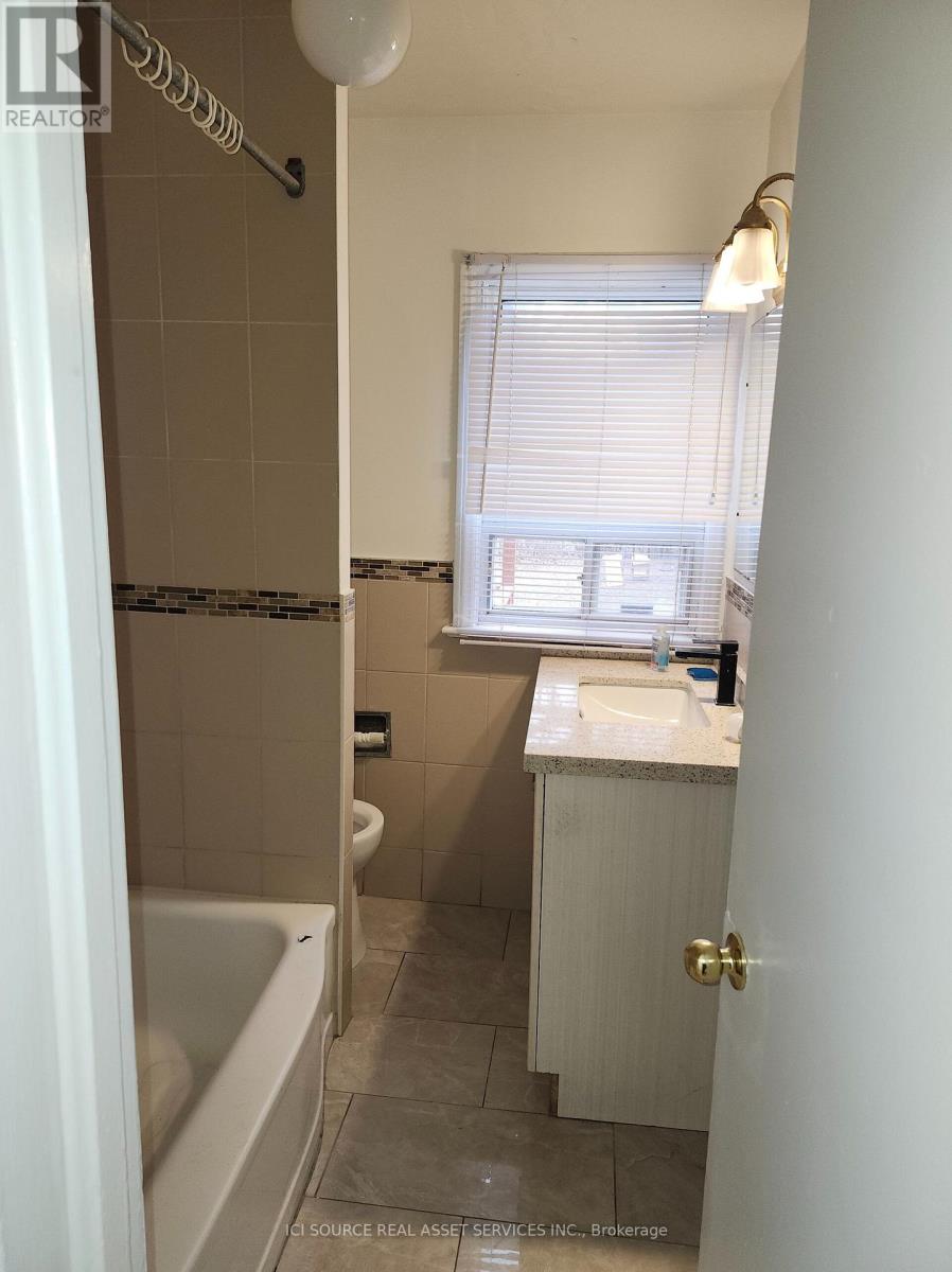8 Talbot Road, Toronto, Ontario  M2N 2S9 - Photo 9 - C13725824