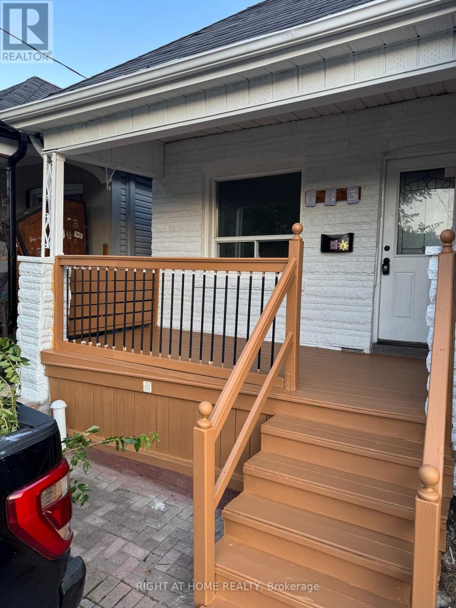 683 MORTIMER AVENUE, Toronto, Ontario