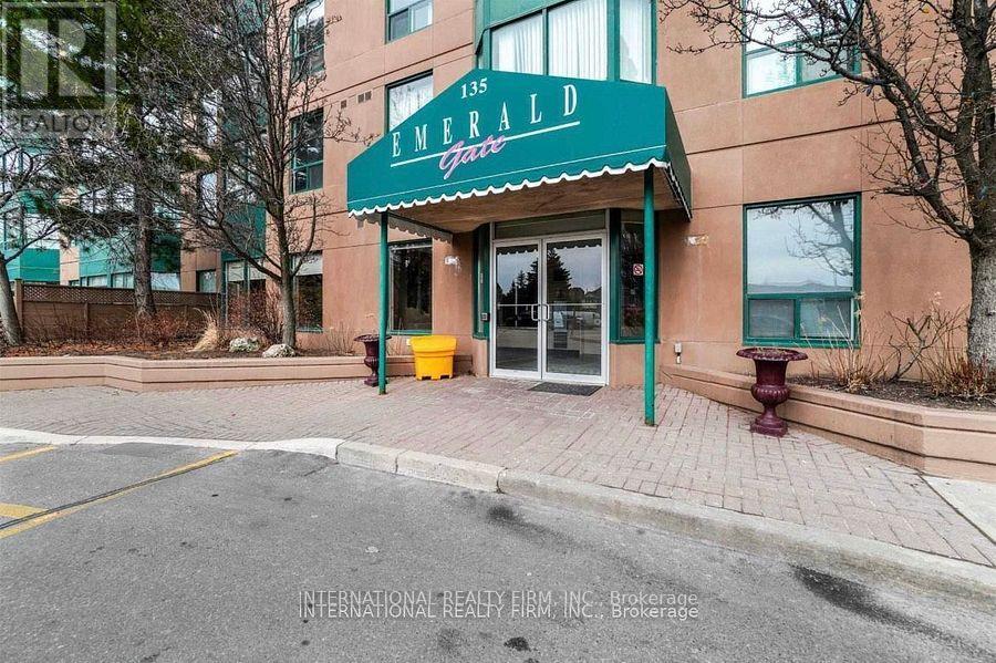 1010 - 135 Hillcrest Avenue, Mississauga, Ontario  L5B 4B1 - Photo 2 - W13700668