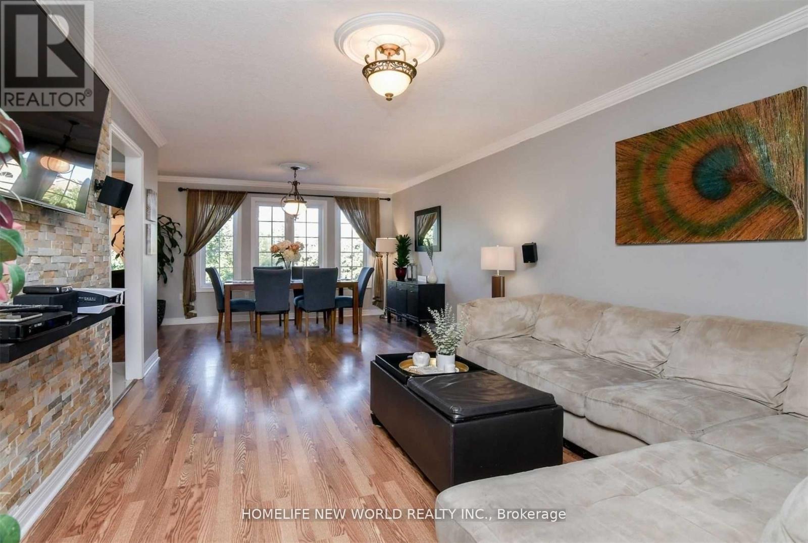 32 Smith Street, Bradford West Gwillimbury, Ontario  L3Z 3C9 - Photo 4 - N13725850