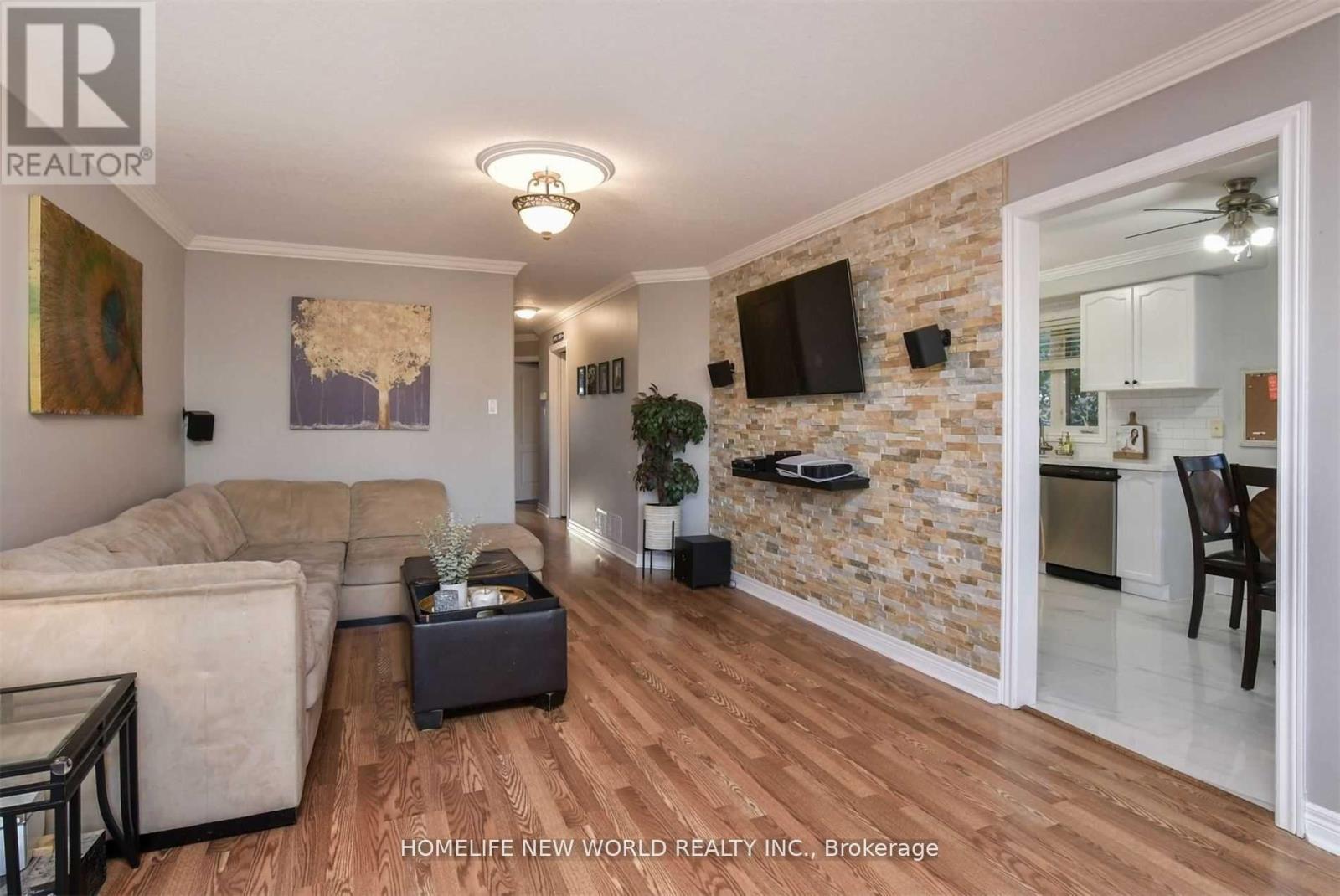 32 Smith Street, Bradford West Gwillimbury, Ontario  L3Z 3C9 - Photo 8 - N13725850