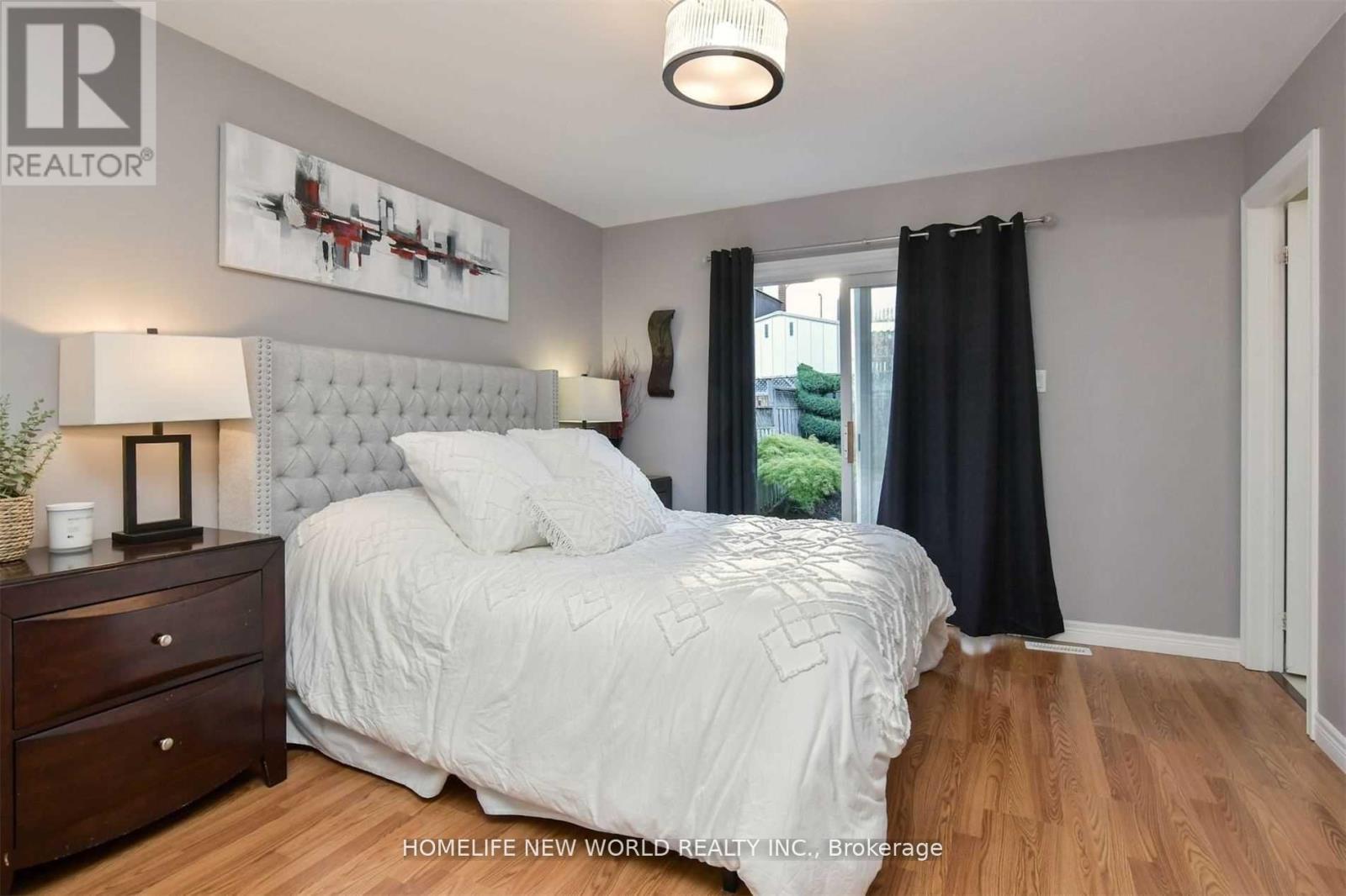 32 Smith Street, Bradford West Gwillimbury, Ontario  L3Z 3C9 - Photo 9 - N13725850