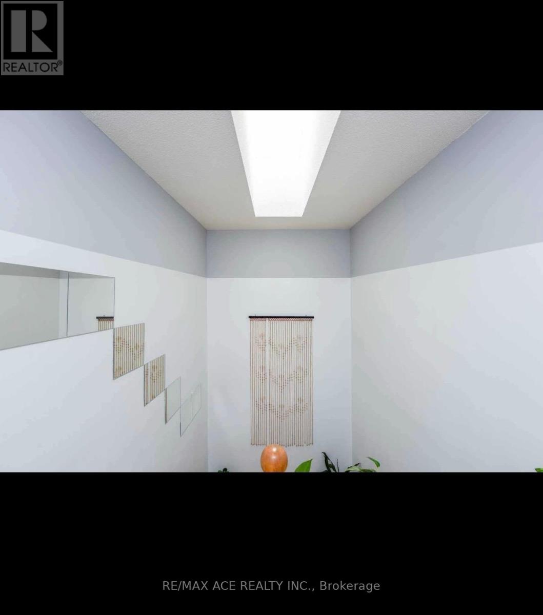 Main - 1079 Bluehorn Boulevard, Mississauga, Ontario  L5V 2J9 - Photo 10 - W13725860
