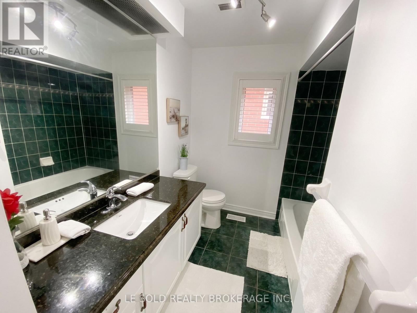 76 Larratt Lane, Richmond Hill, Ontario  L4C 0E2 - Photo 28 - N13725812