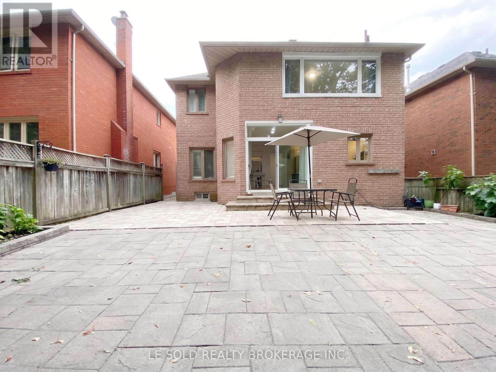 76 Larratt Lane, Richmond Hill, Ontario  L4C 0E2 - Photo 38 - N13725812