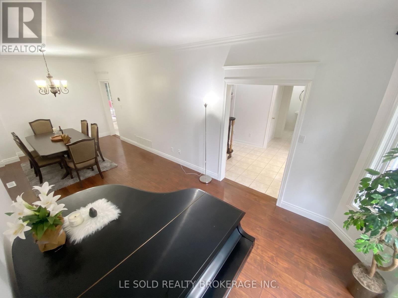 76 Larratt Lane, Richmond Hill, Ontario  L4C 0E2 - Photo 4 - N13725812