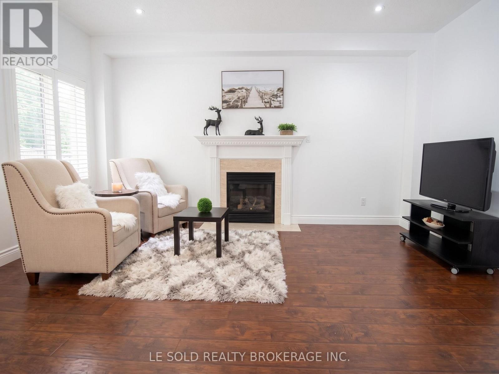 76 Larratt Lane, Richmond Hill, Ontario  L4C 0E2 - Photo 7 - N13725812