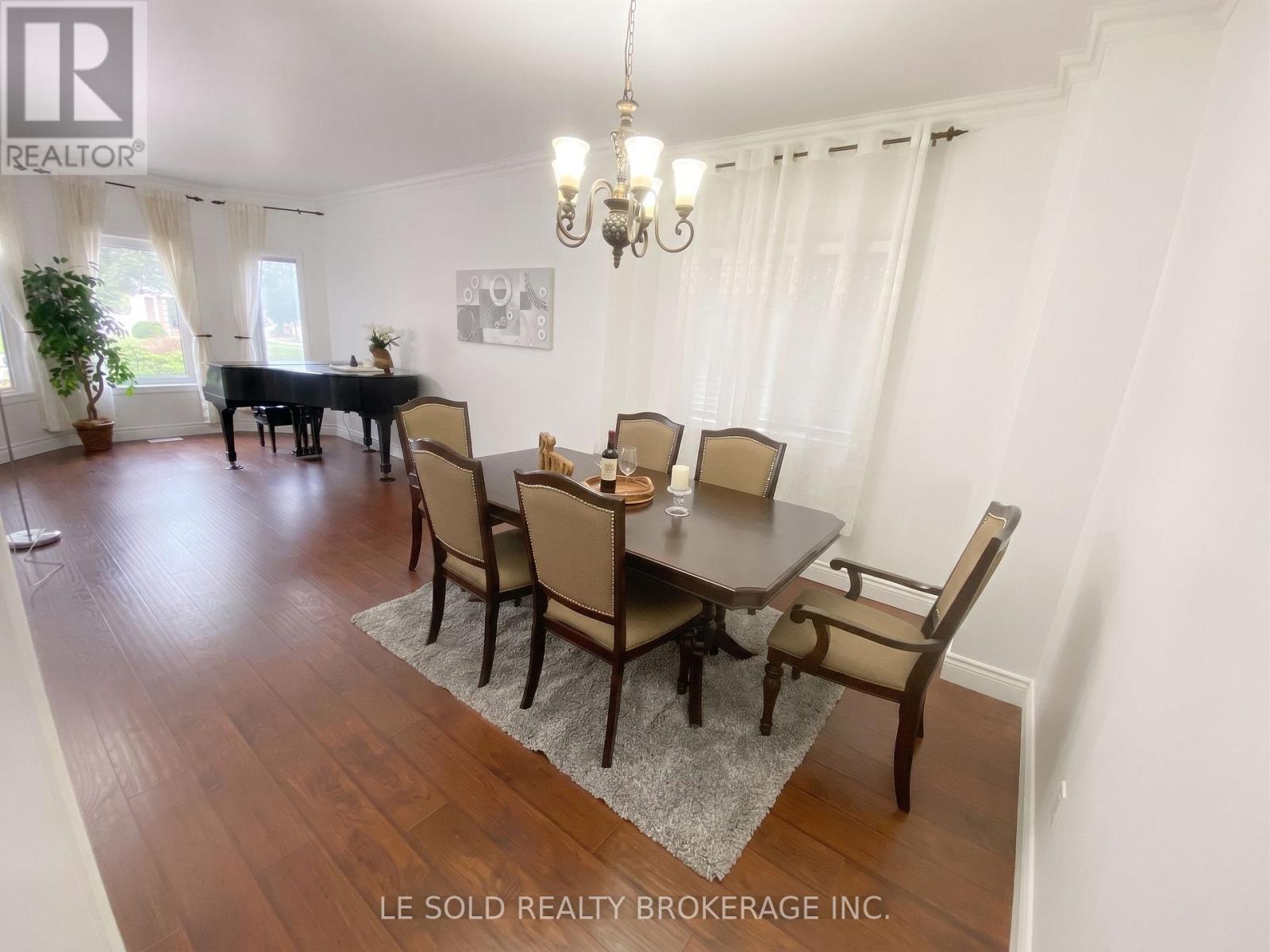 76 Larratt Lane, Richmond Hill, Ontario  L4C 0E2 - Photo 5 - N13725812