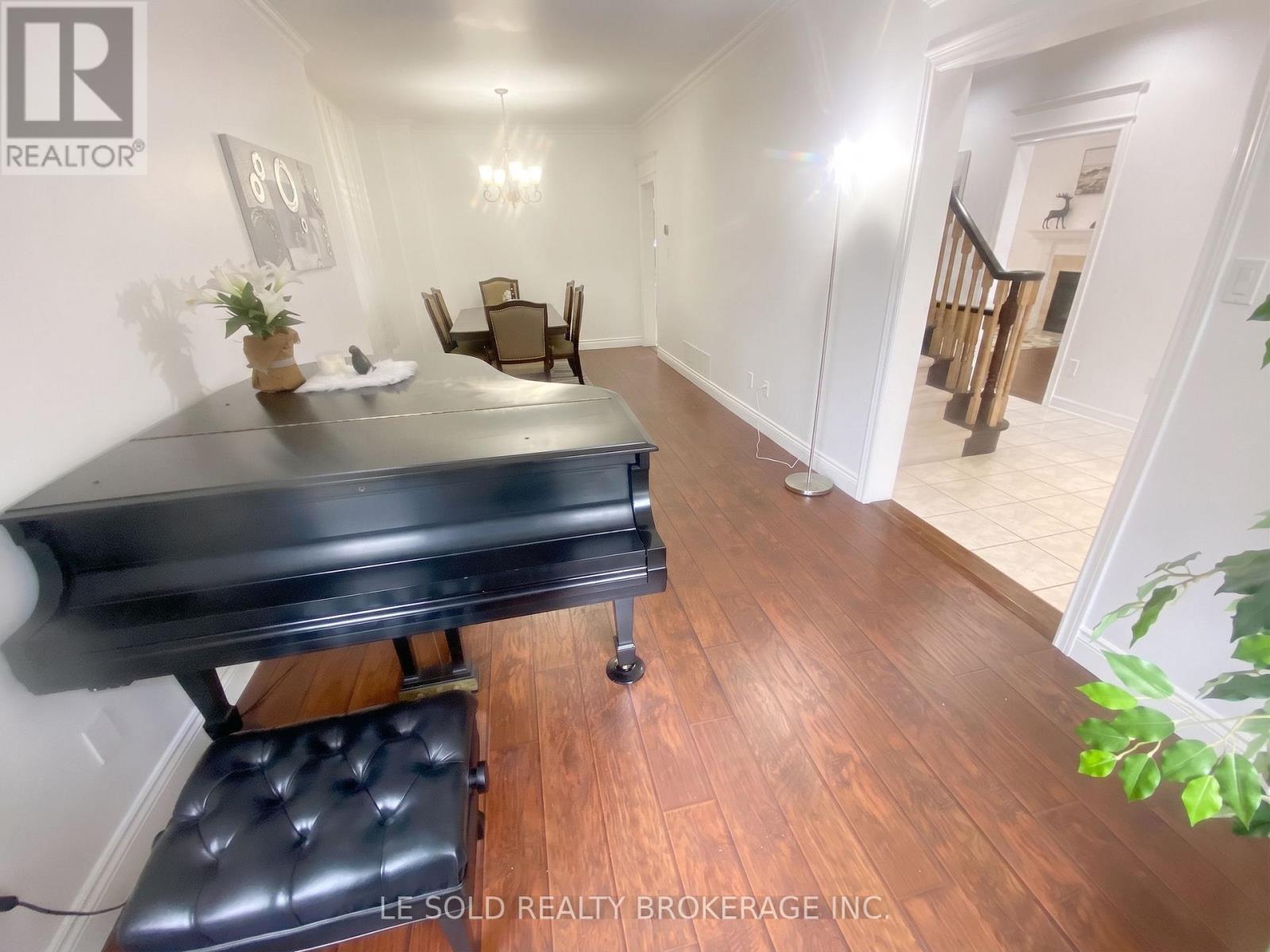 76 Larratt Lane, Richmond Hill, Ontario  L4C 0E2 - Photo 6 - N13725812