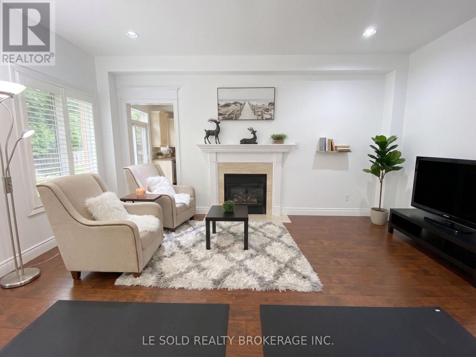 76 Larratt Lane, Richmond Hill, Ontario  L4C 0E2 - Photo 9 - N13725812