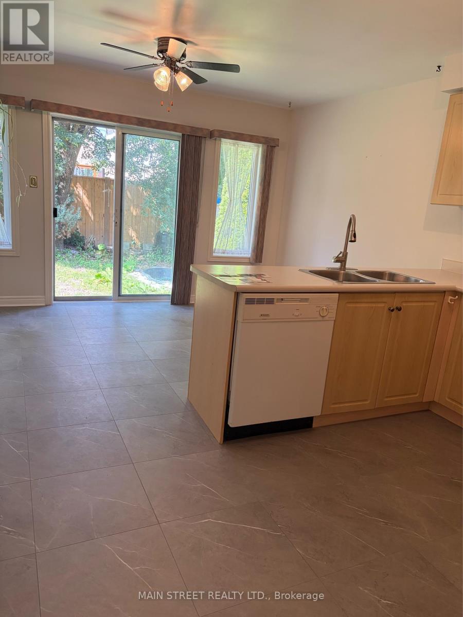 5 Brecken Drive, Georgina, Ontario  L4P 4A3 - Photo 5 - N13588466